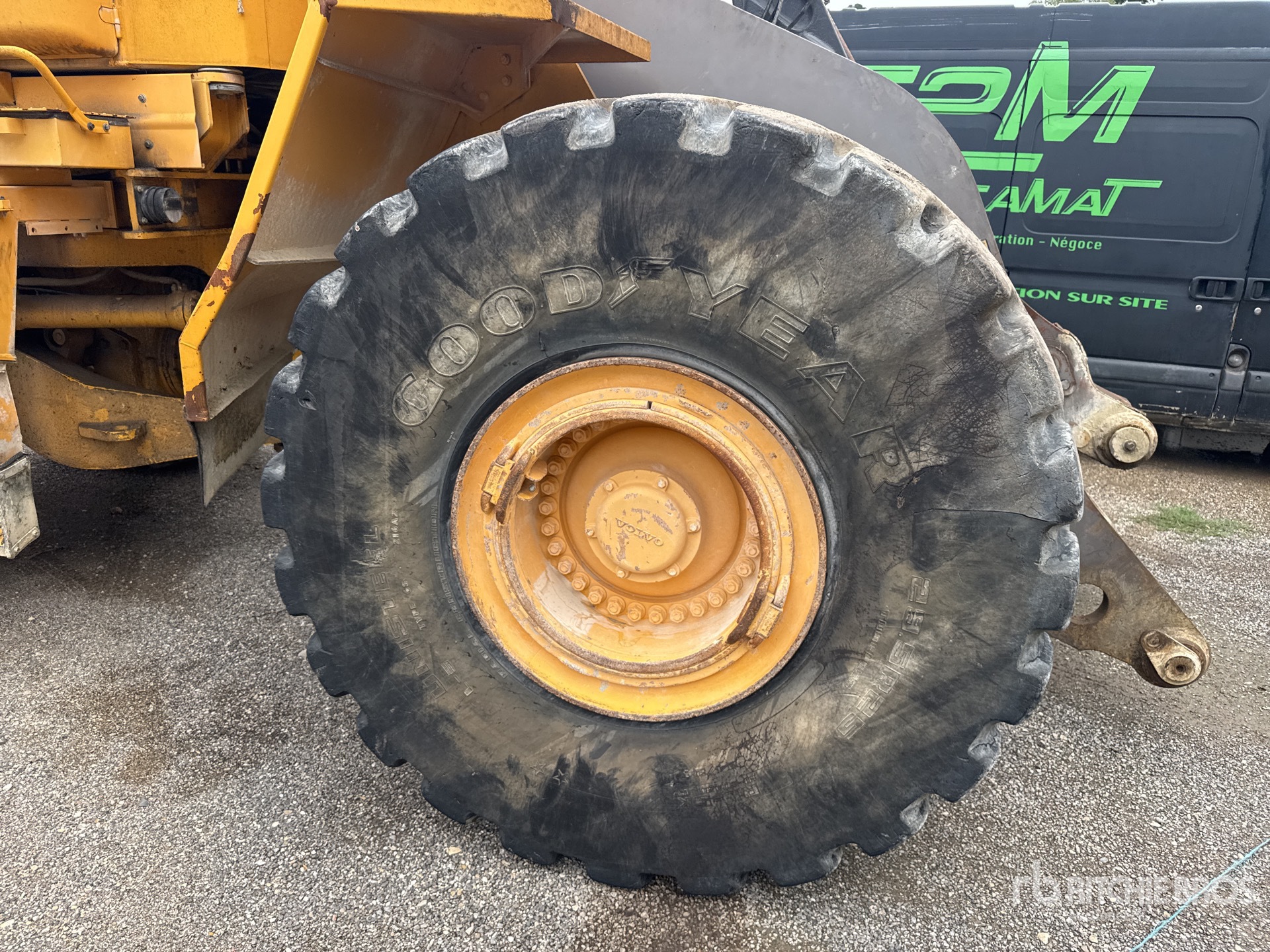2000 Volvo L220D