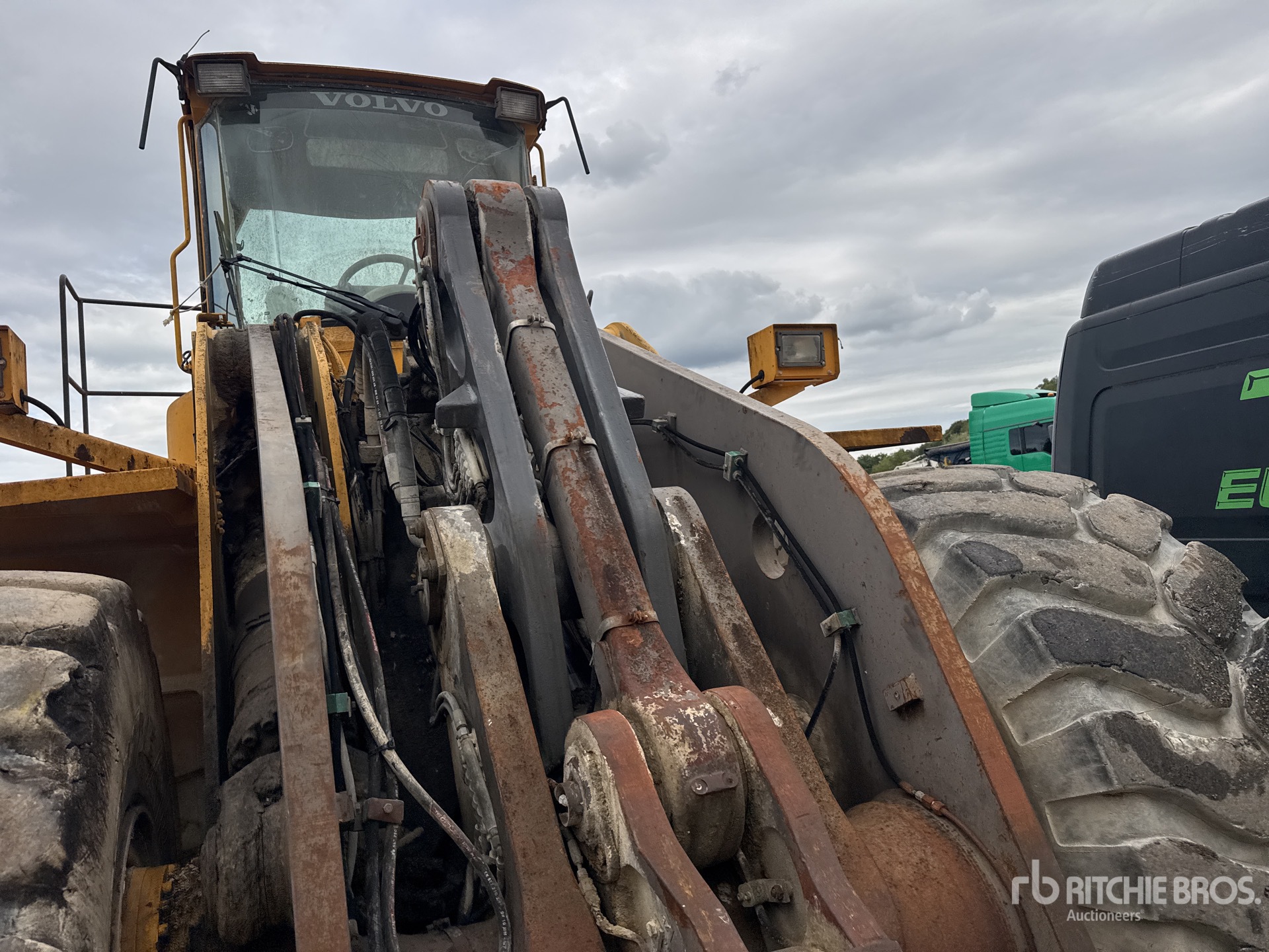 2000 Volvo L220D
