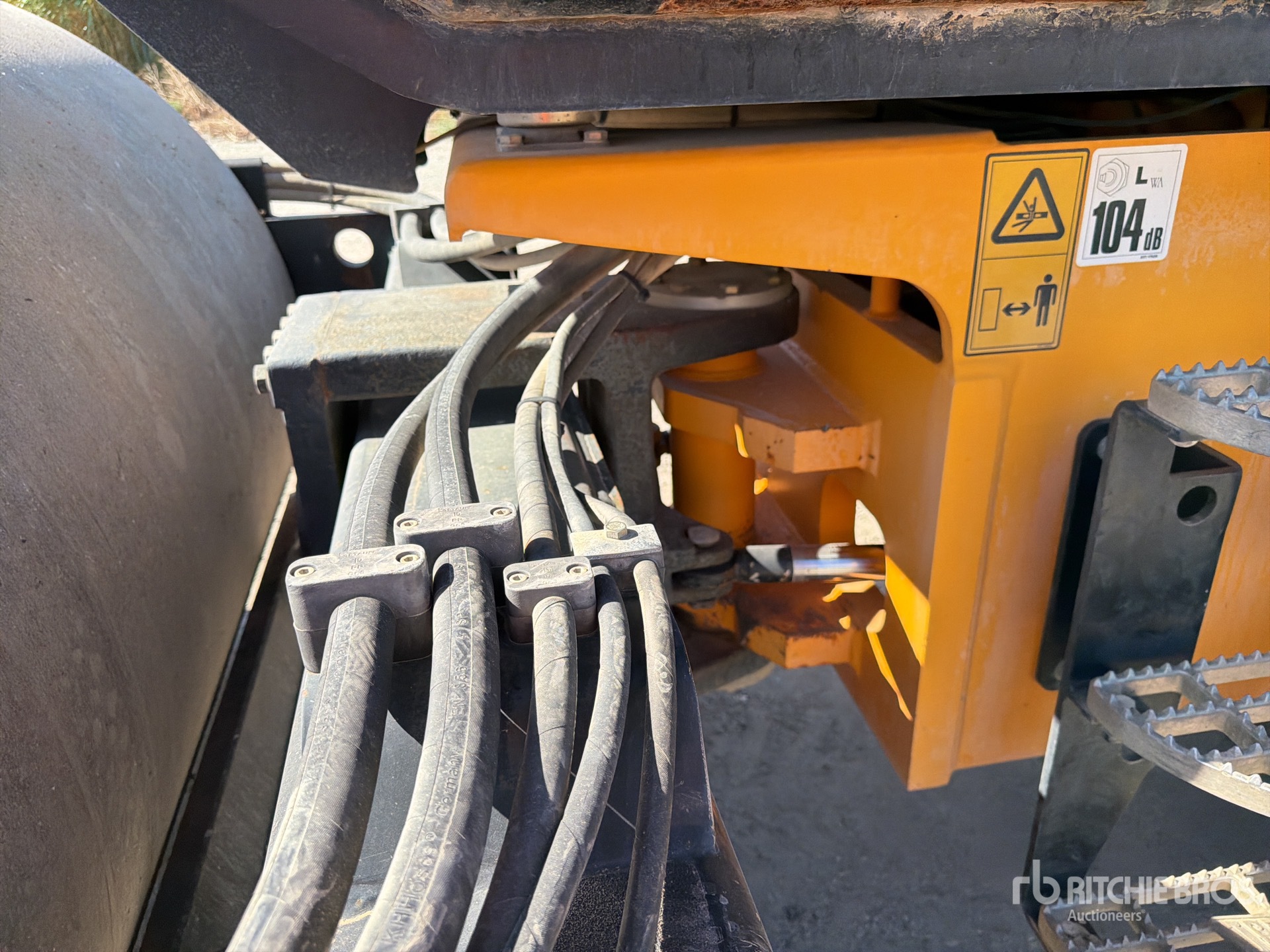 2013 JCB VM115HD