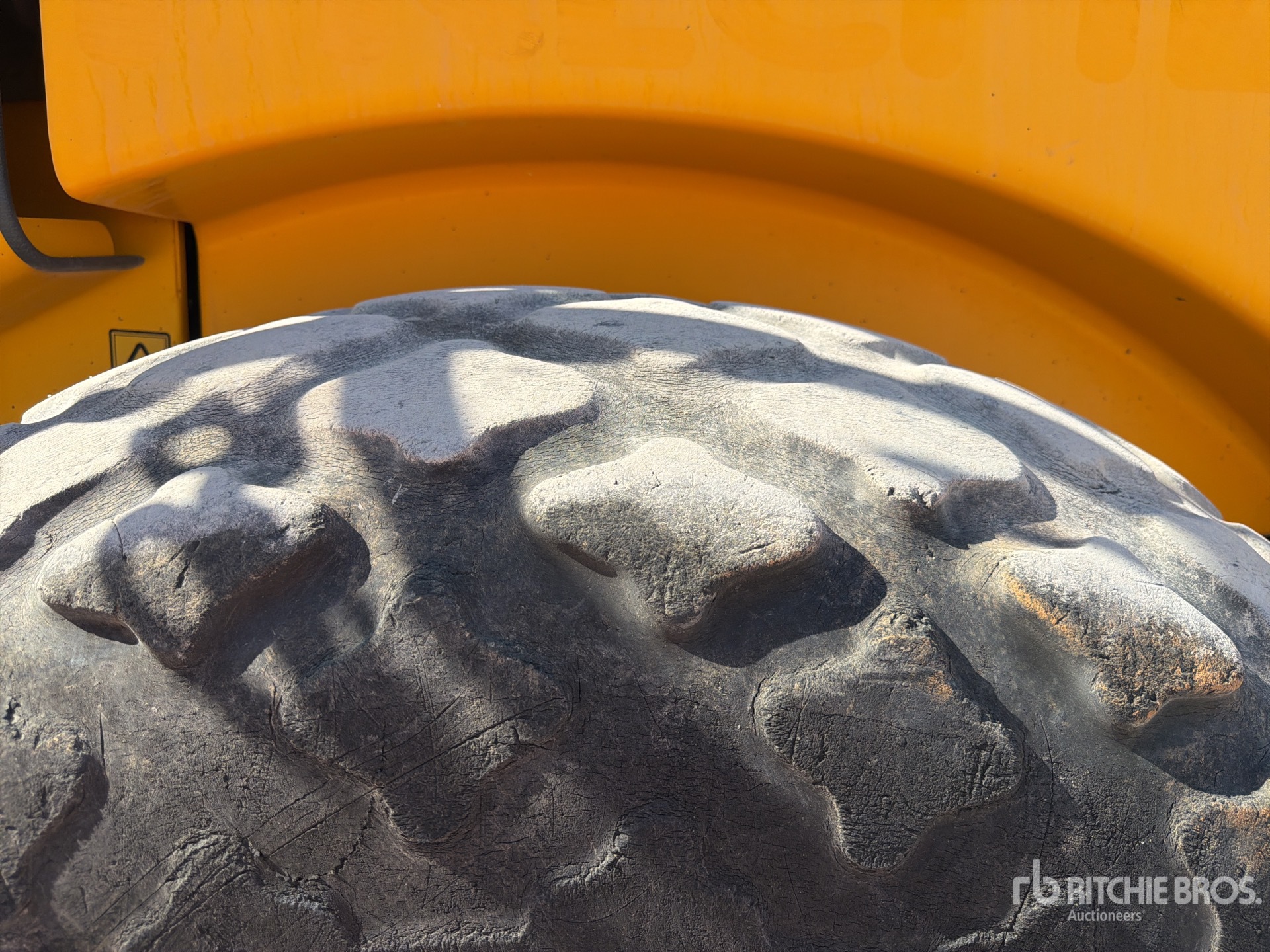 2012 JCB VM115
