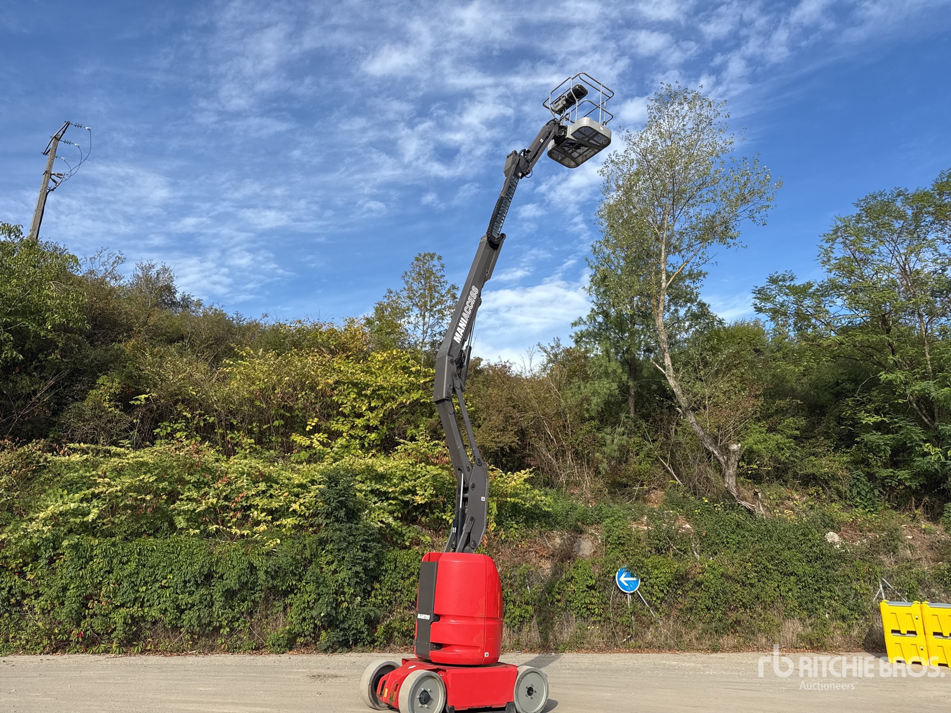 2017 Manitou 120AETJC