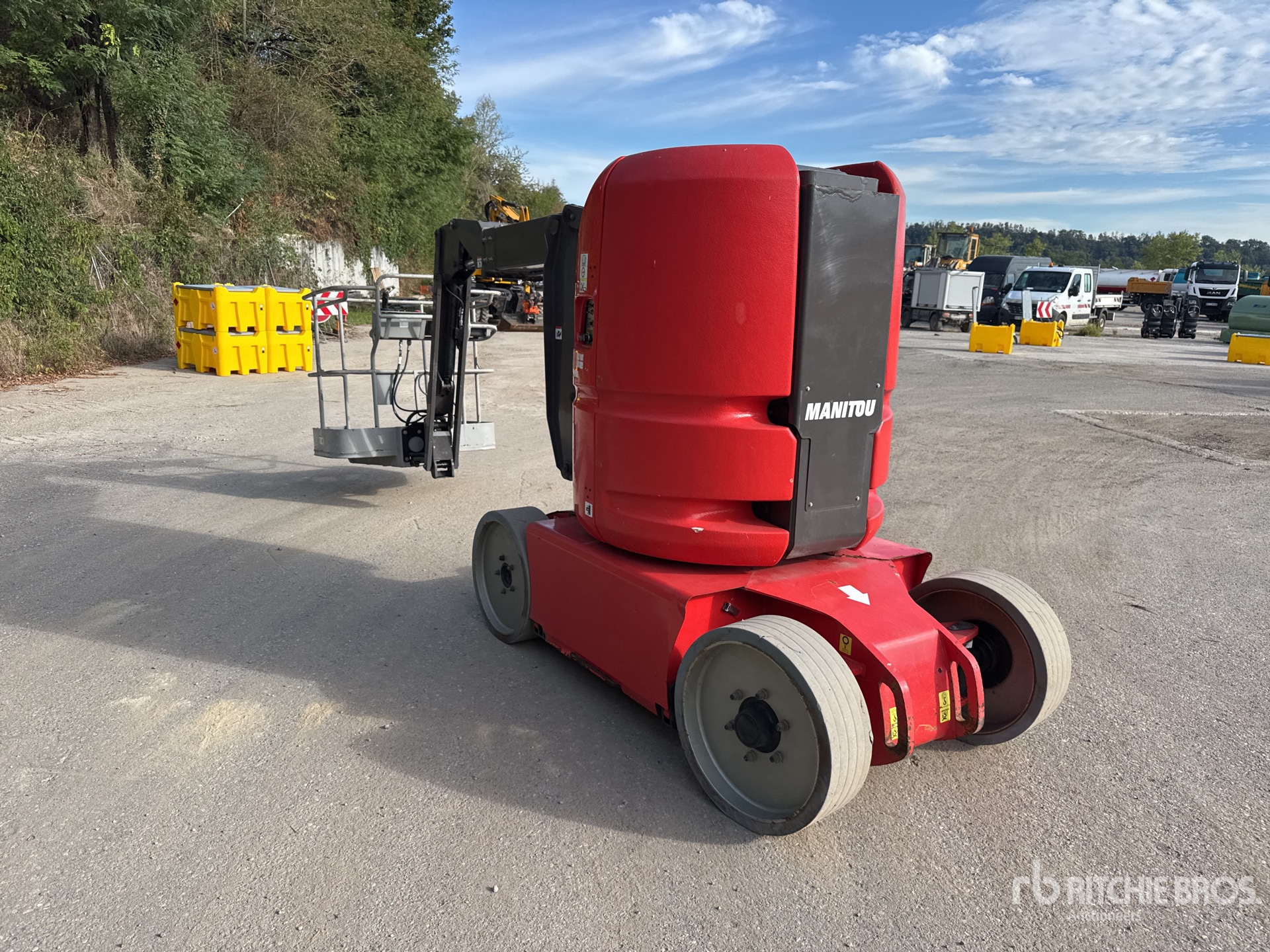 2017 Manitou 120AETJC