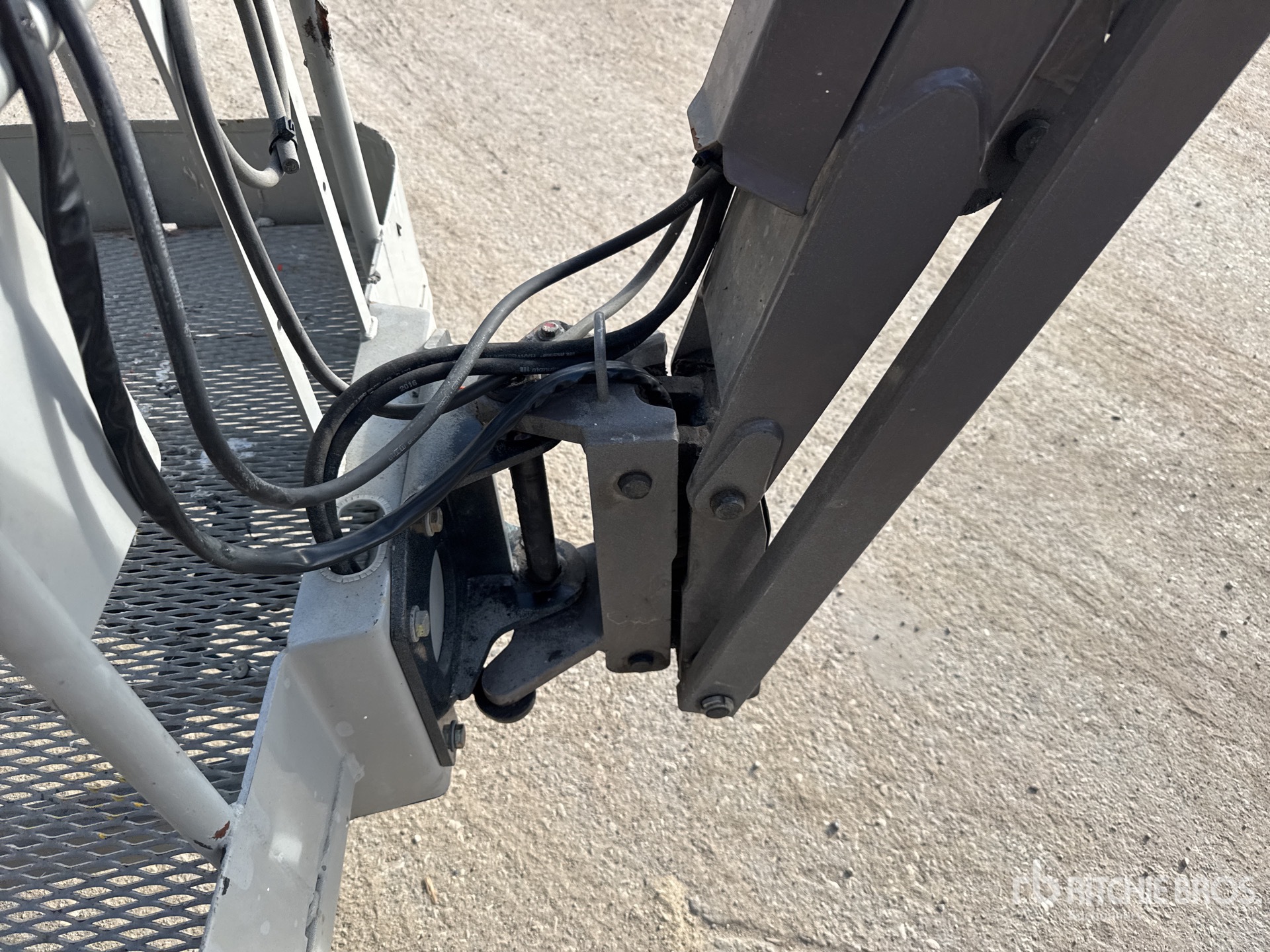2017 Manitou 120AETJC