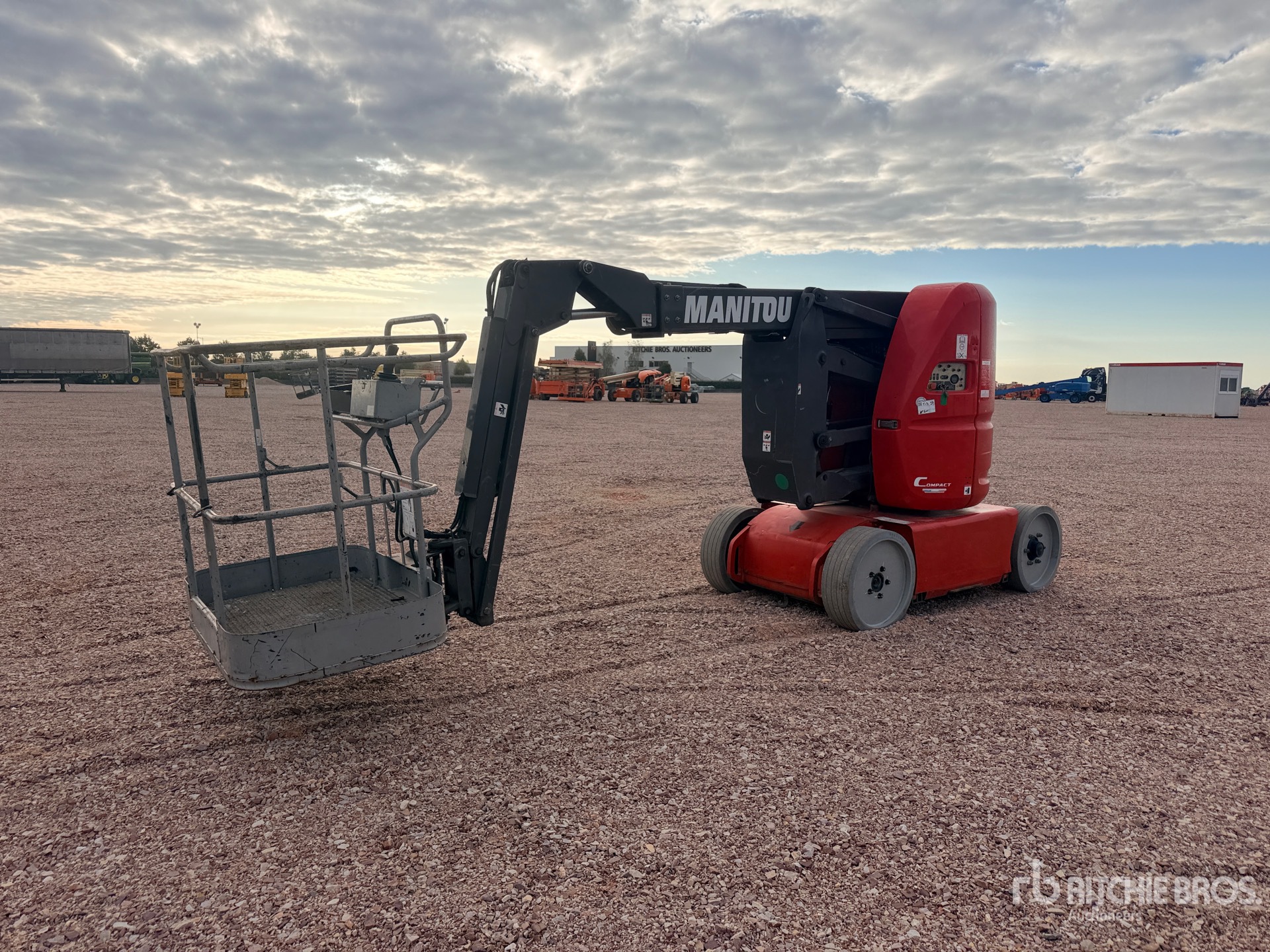 2017 Manitou 120AETJC