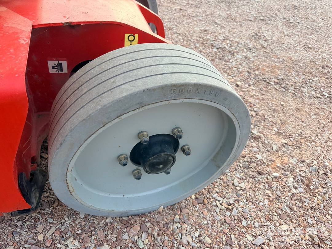 2017 Manitou 120AETJC