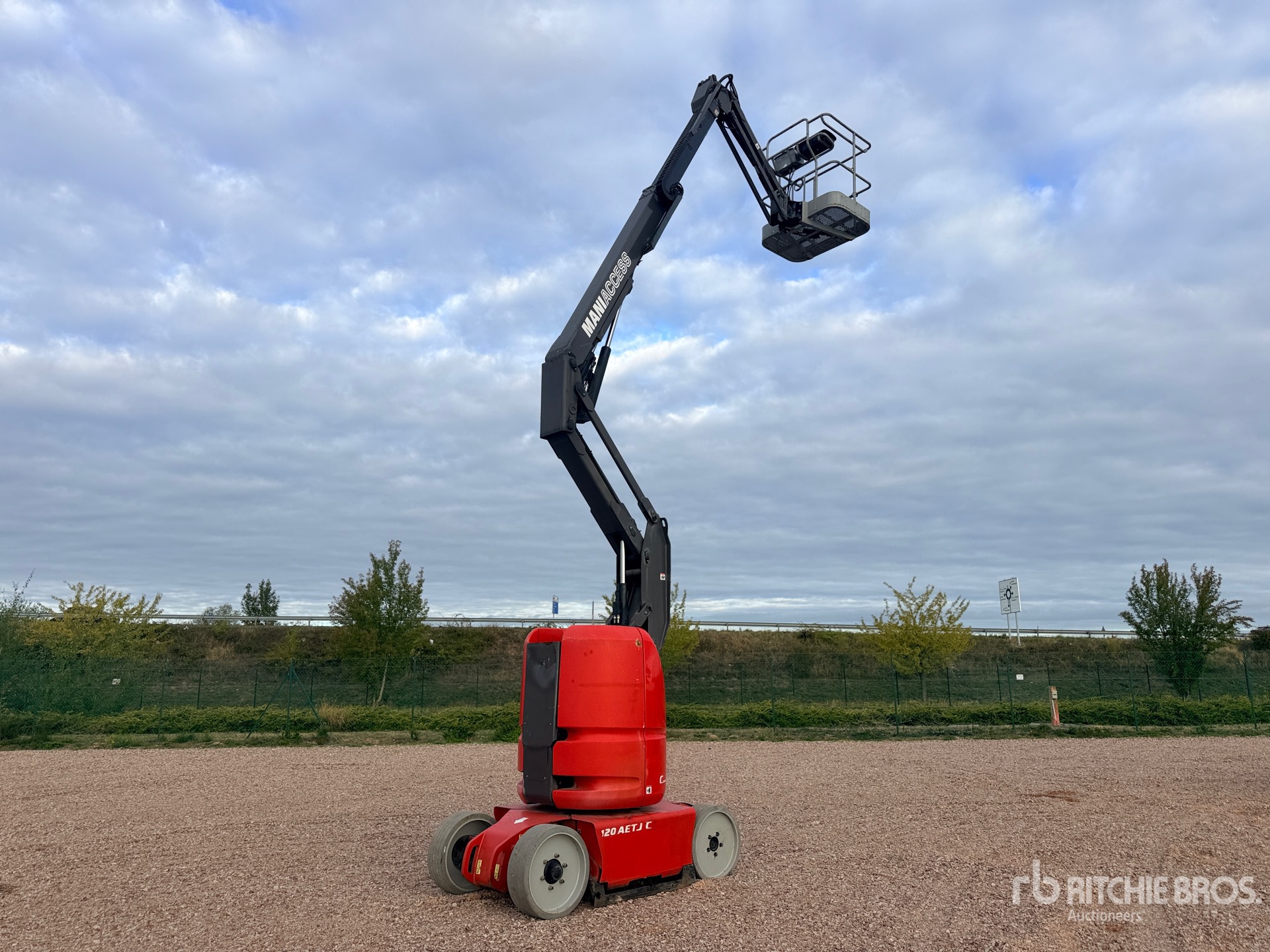 2017 Manitou 120AETJC