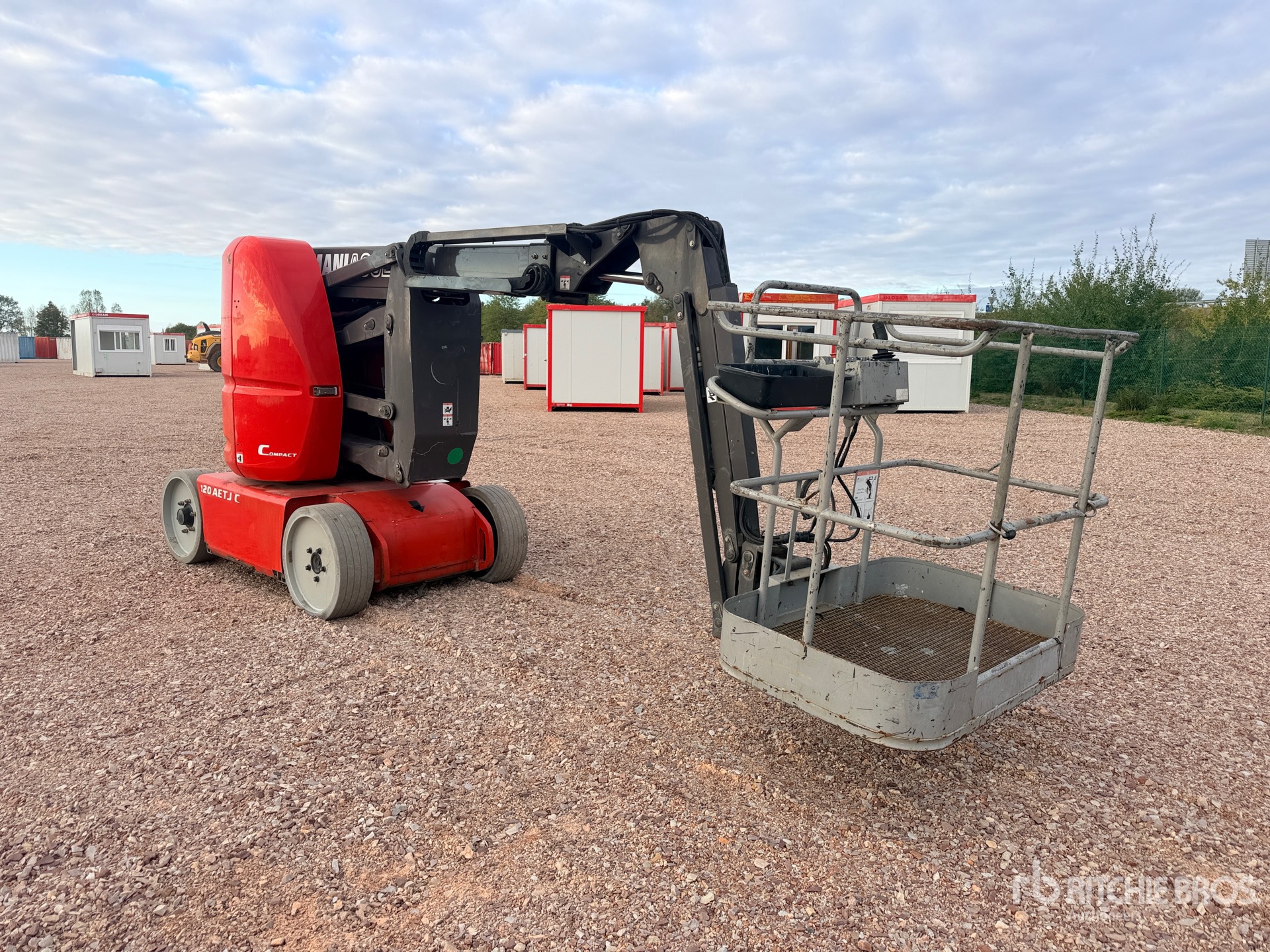 2017 Manitou 120AETJC