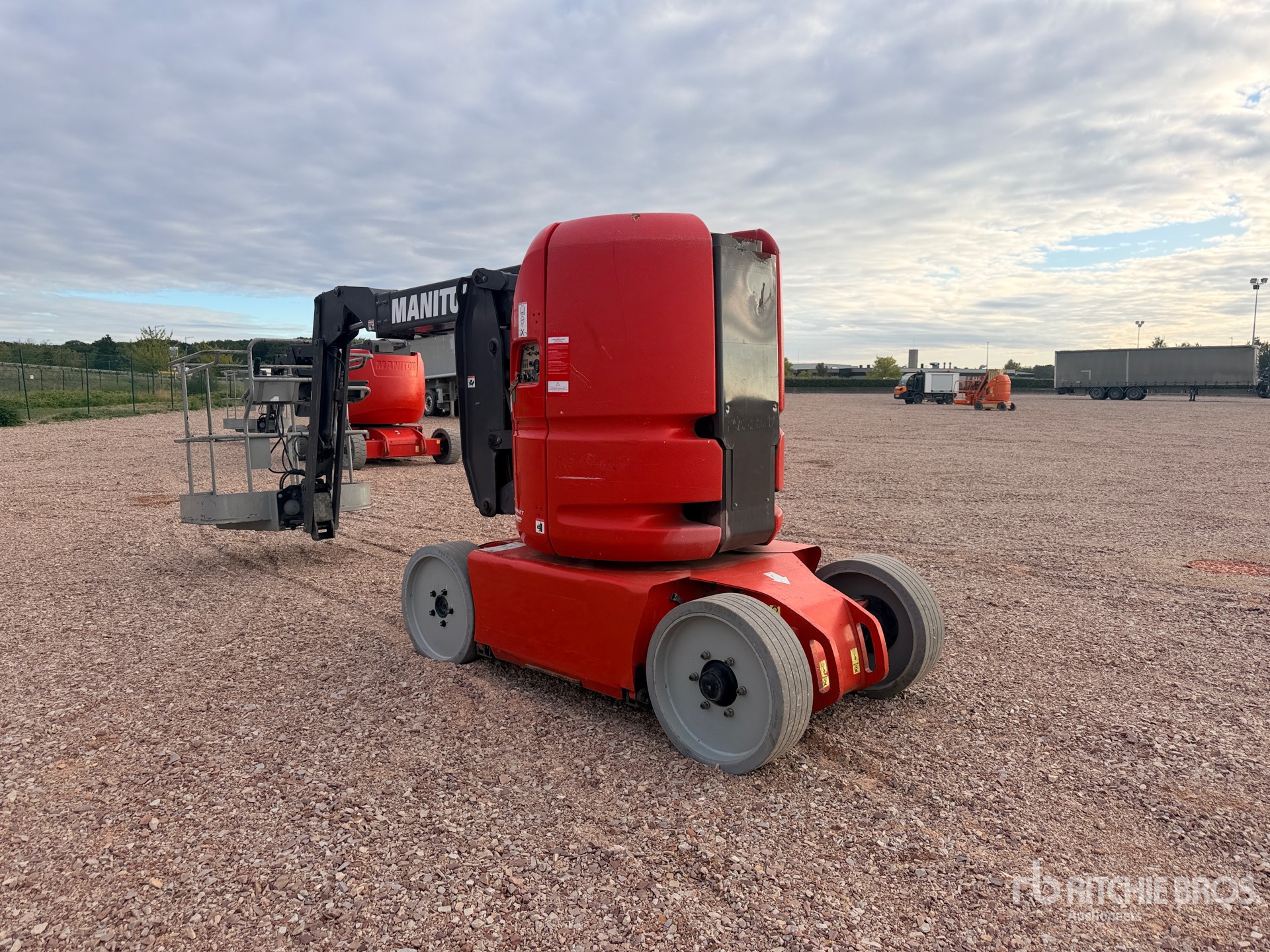 2017 Manitou 120AETJC