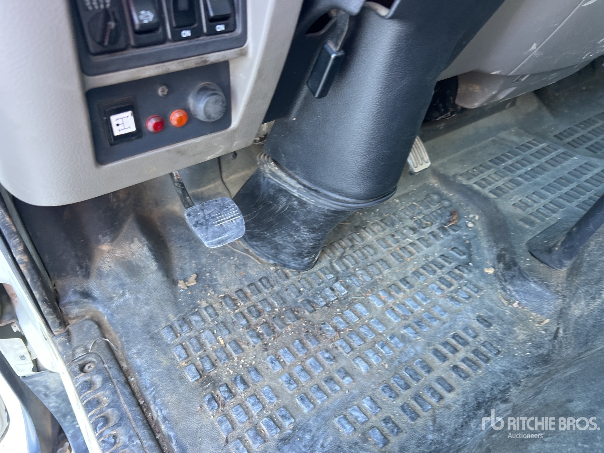 2015 Nissan CABSTAR 35.12 N