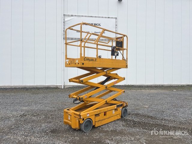 2014 Haulotte COMPACT 8CU Scissor Lift