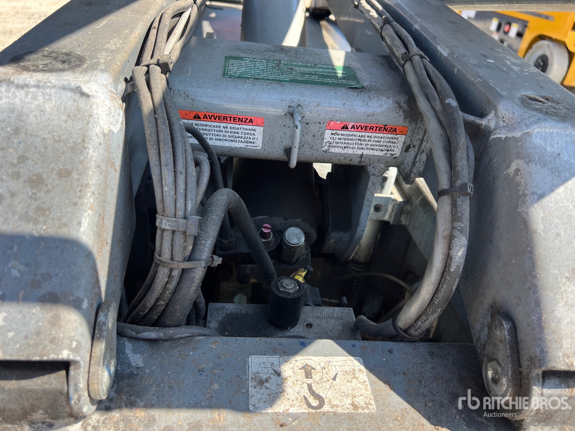 2004 Skyjack 3226