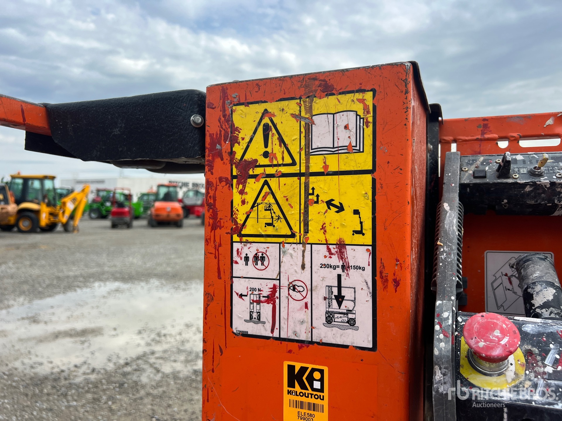 2016 JLG 1230