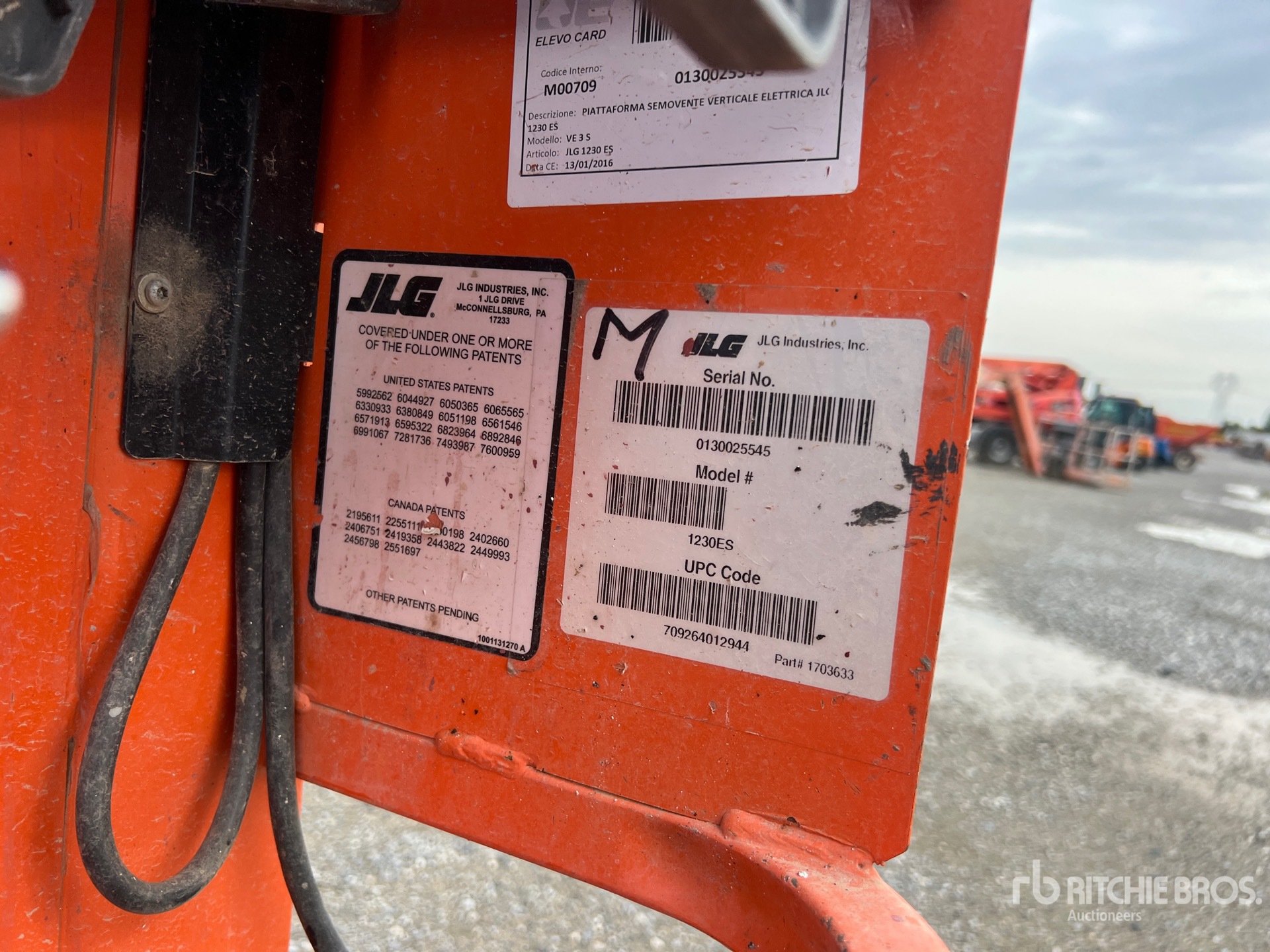 2016 JLG 1230