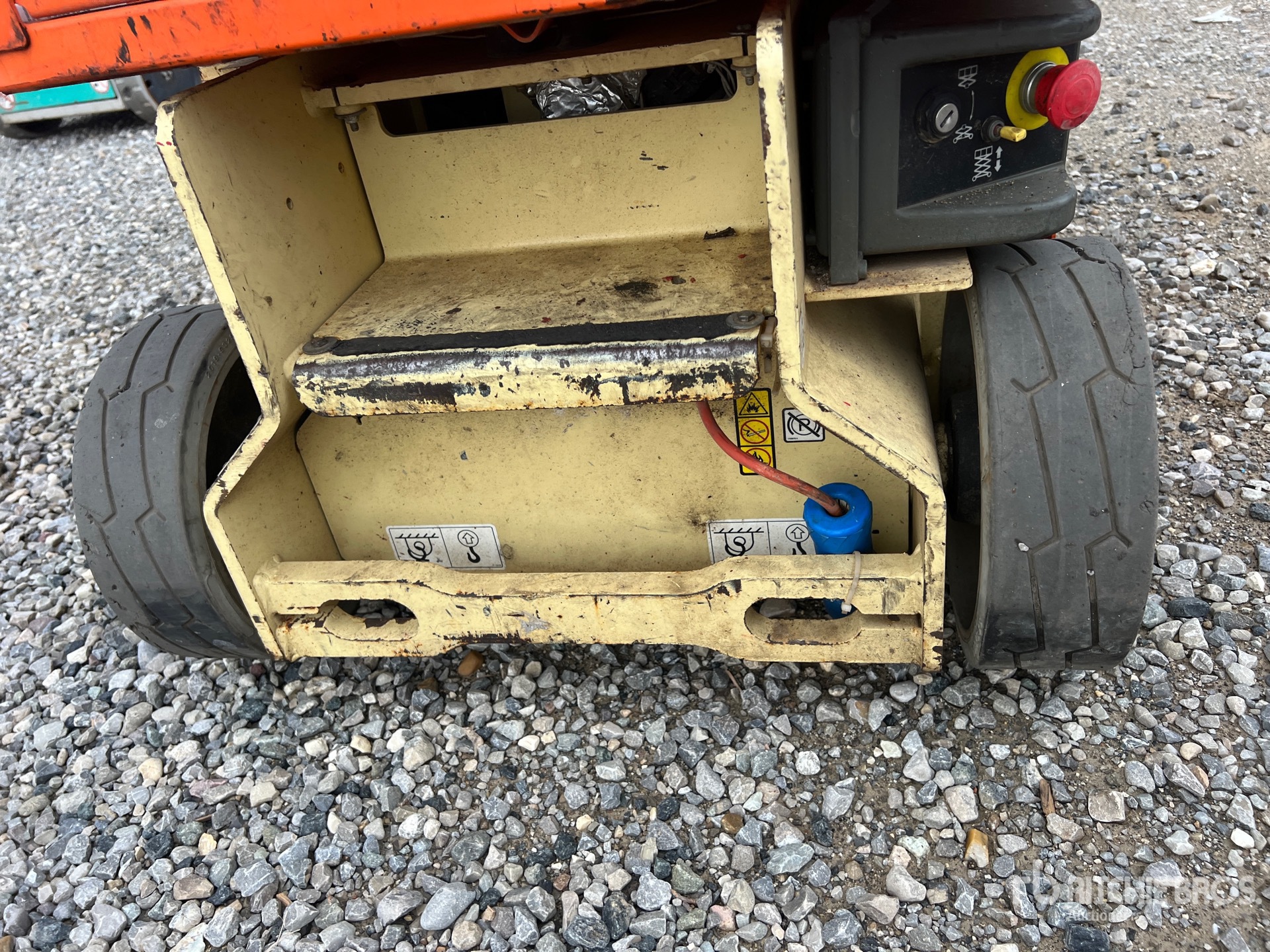 2017 JLG 1230