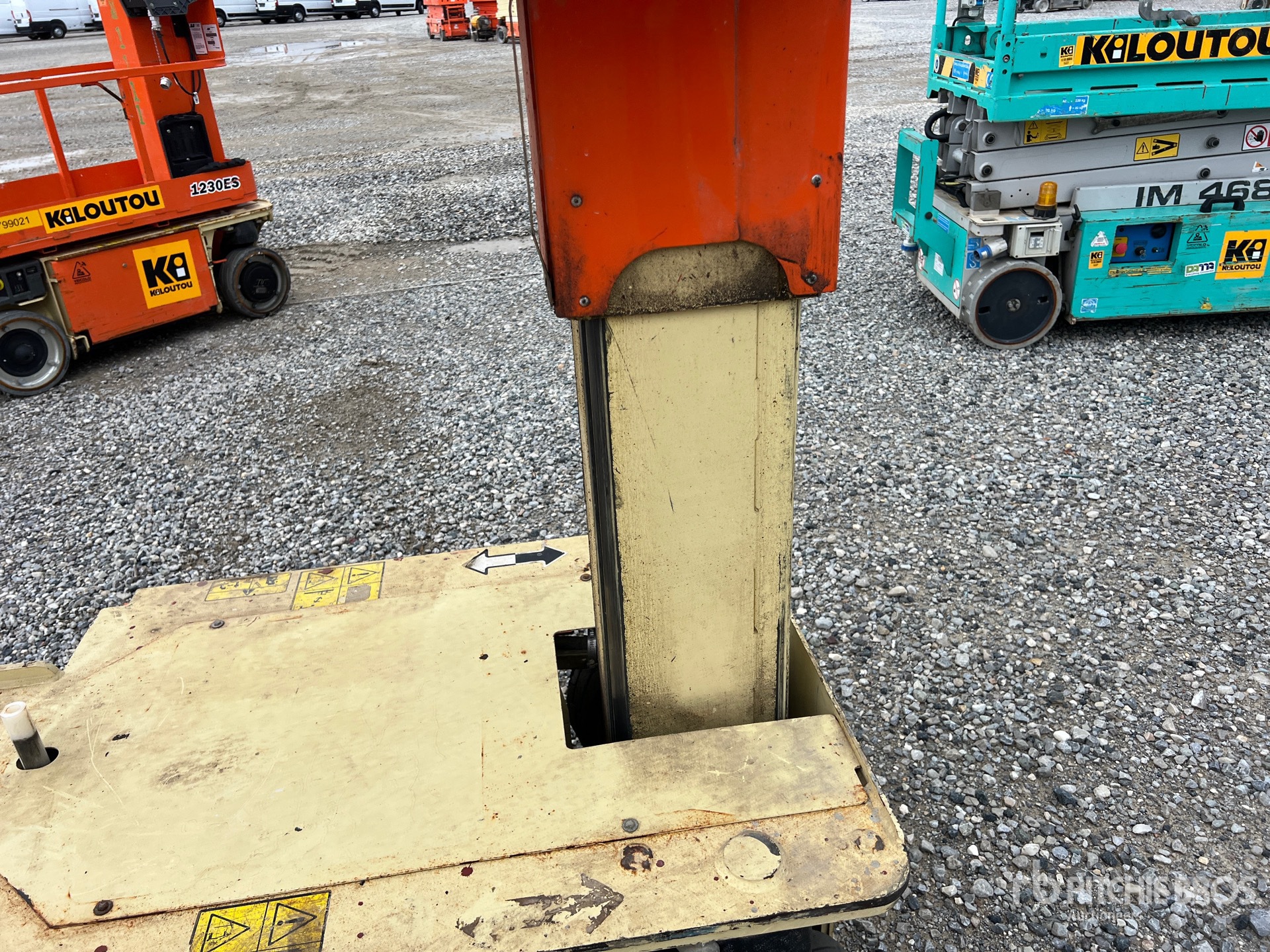 2017 JLG 1230