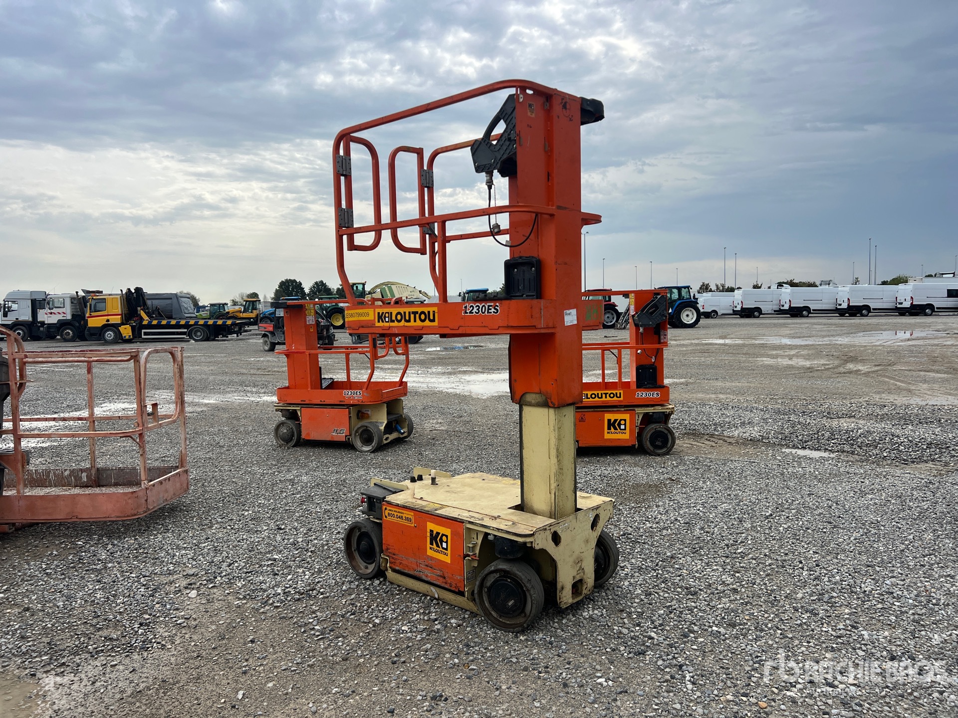2017 JLG 1230