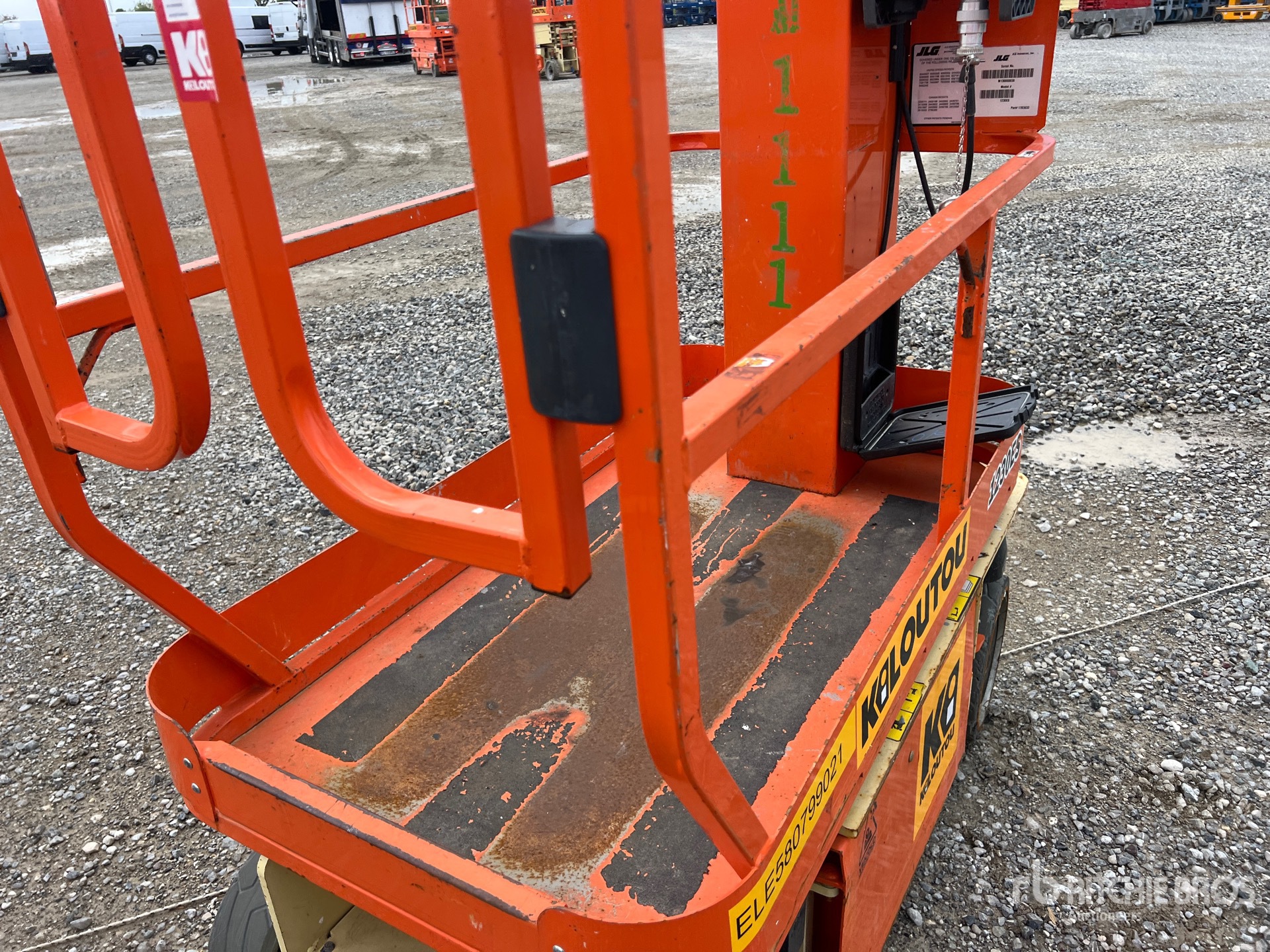 2019 JLG 1230