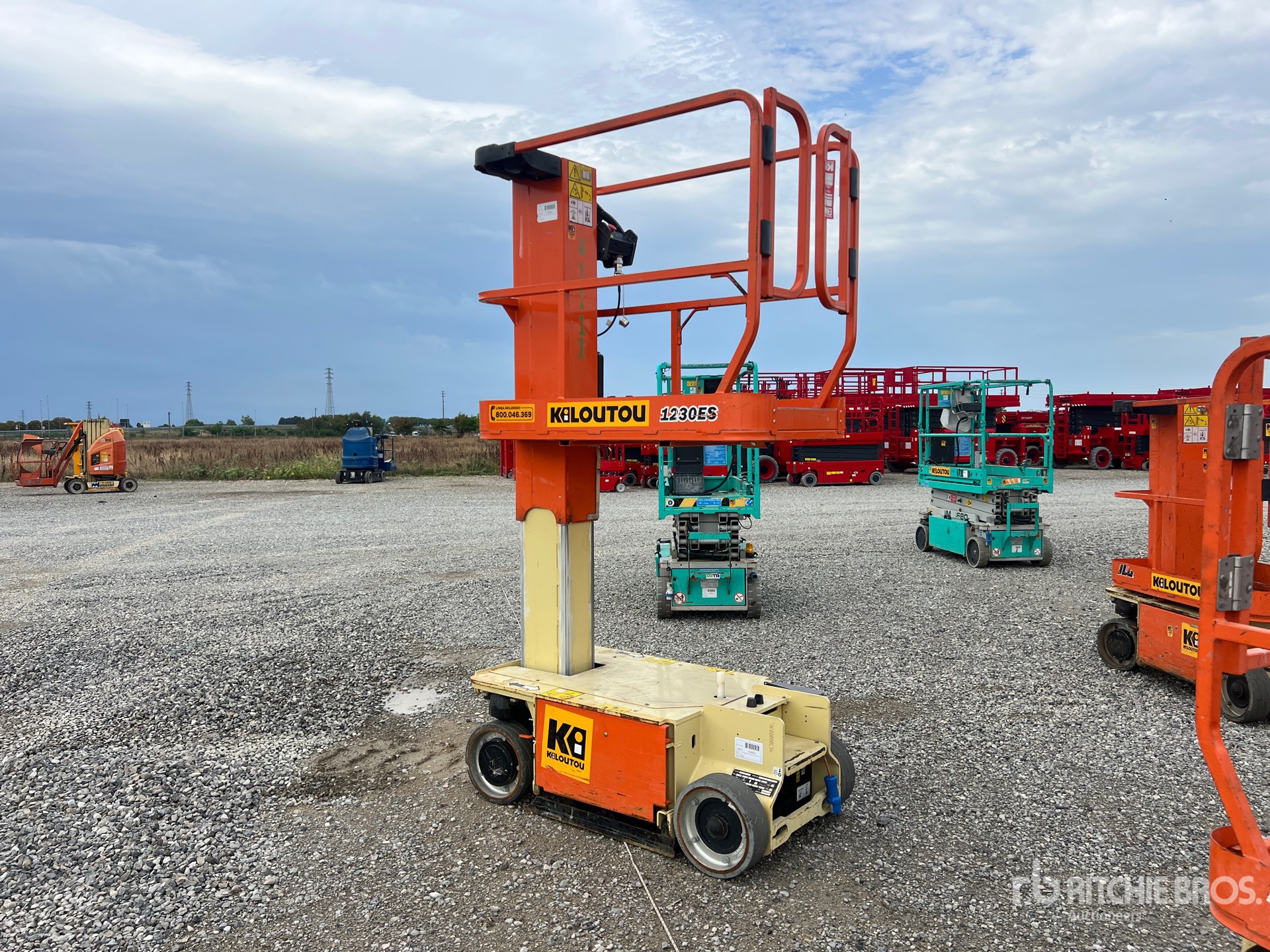 2019 JLG 1230