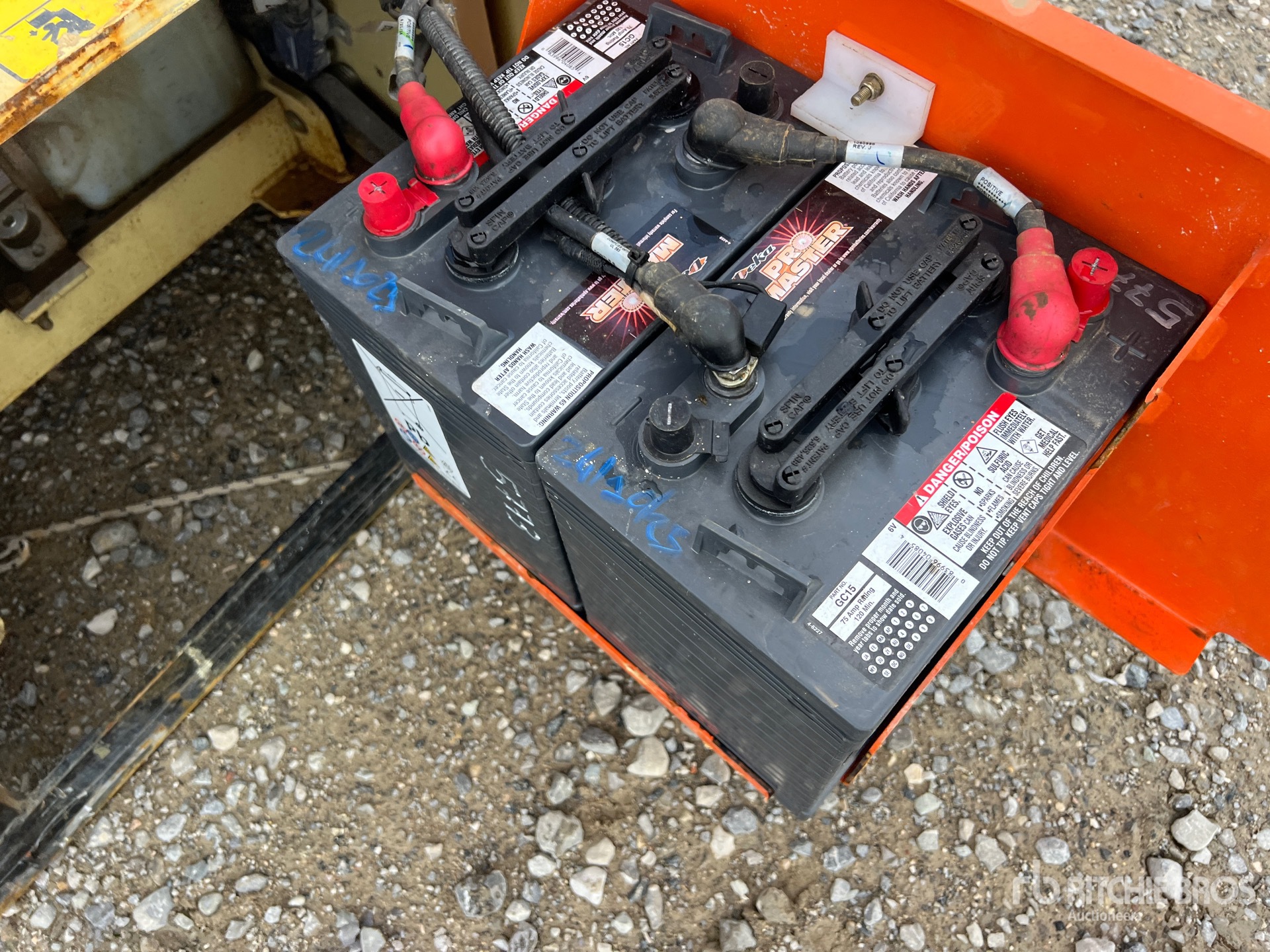 2019 JLG 1230