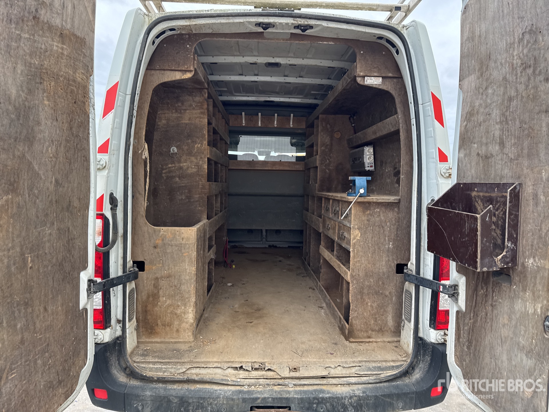 2017 Nissan NV400