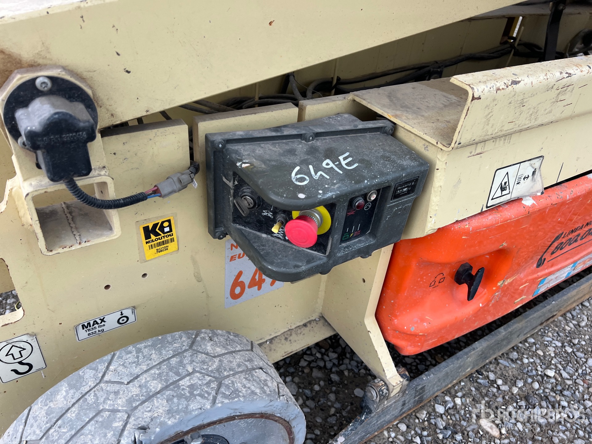 2015 JLG 2632ES