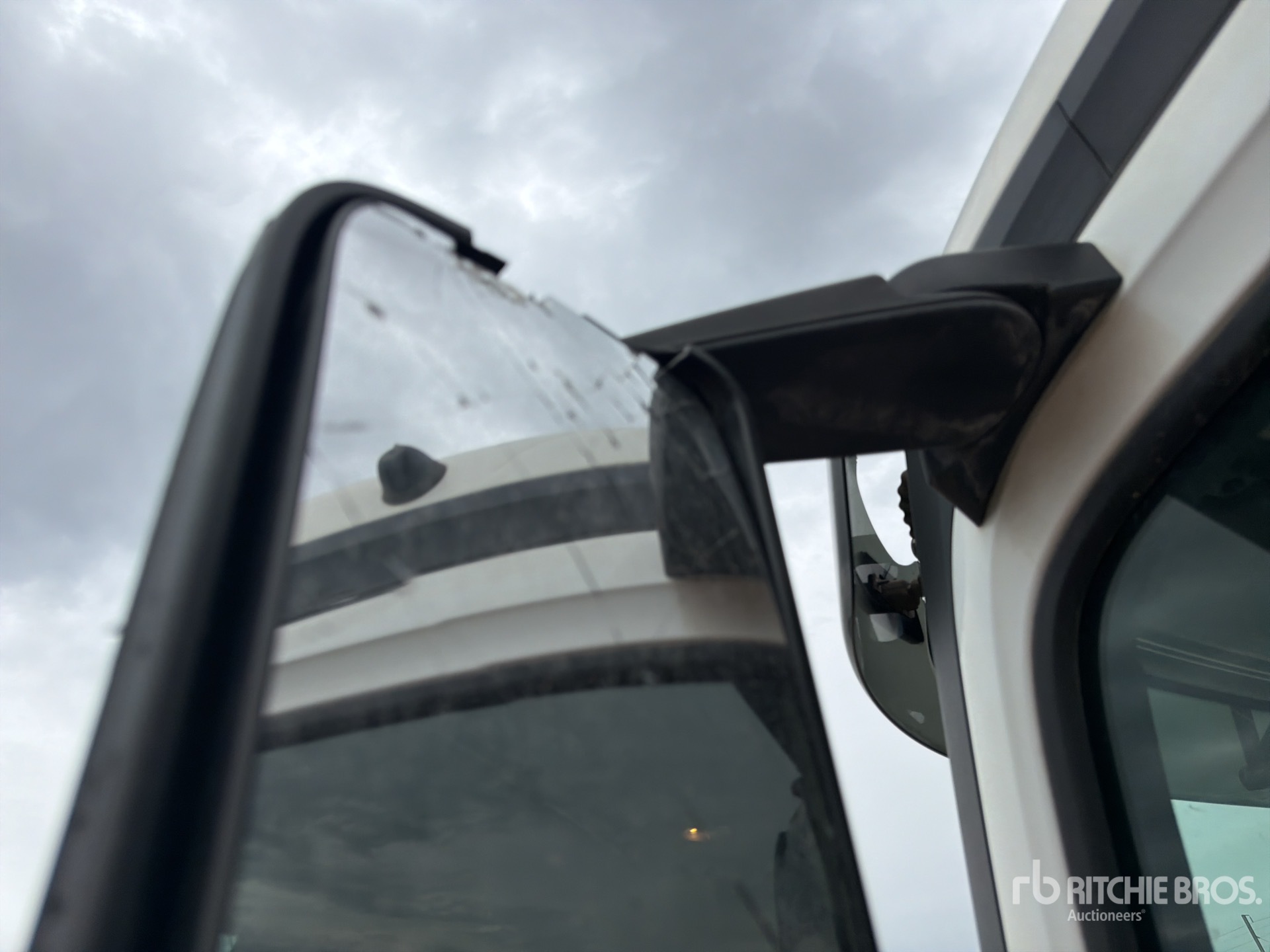 2019 Mercedes-Benz AROCS 2051