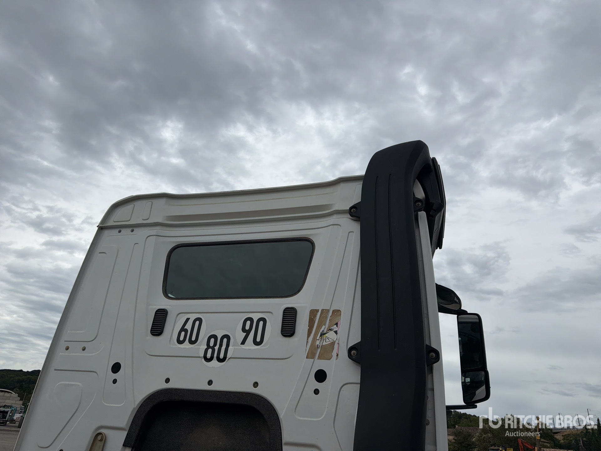 2019 Mercedes-Benz AROCS 2051