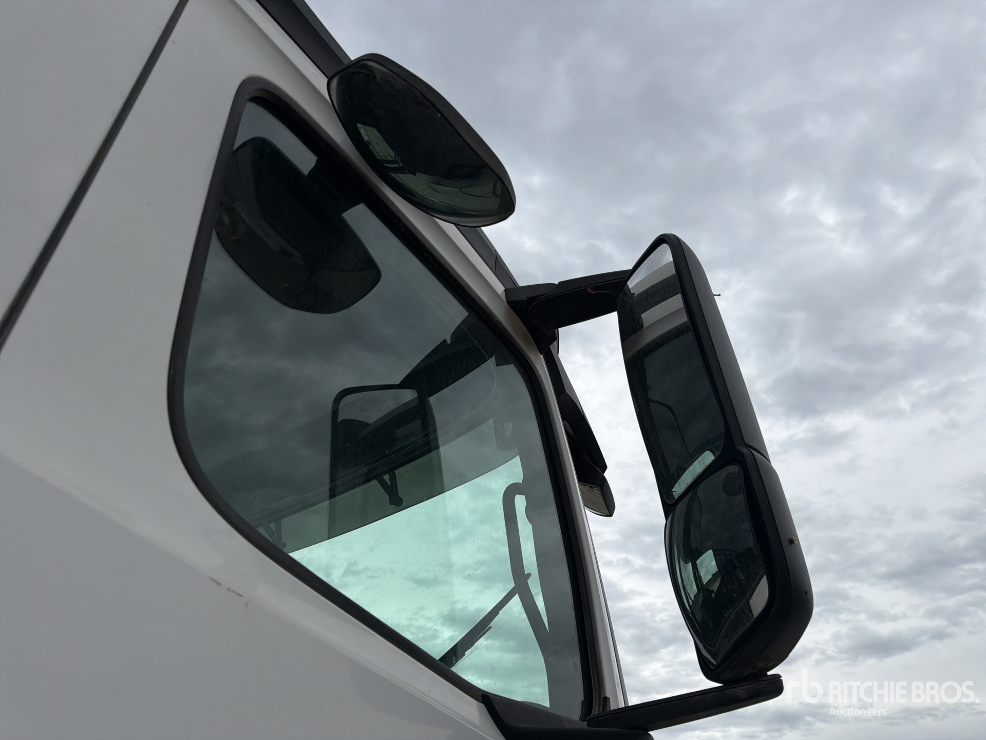 2019 Mercedes-Benz AROCS 2051