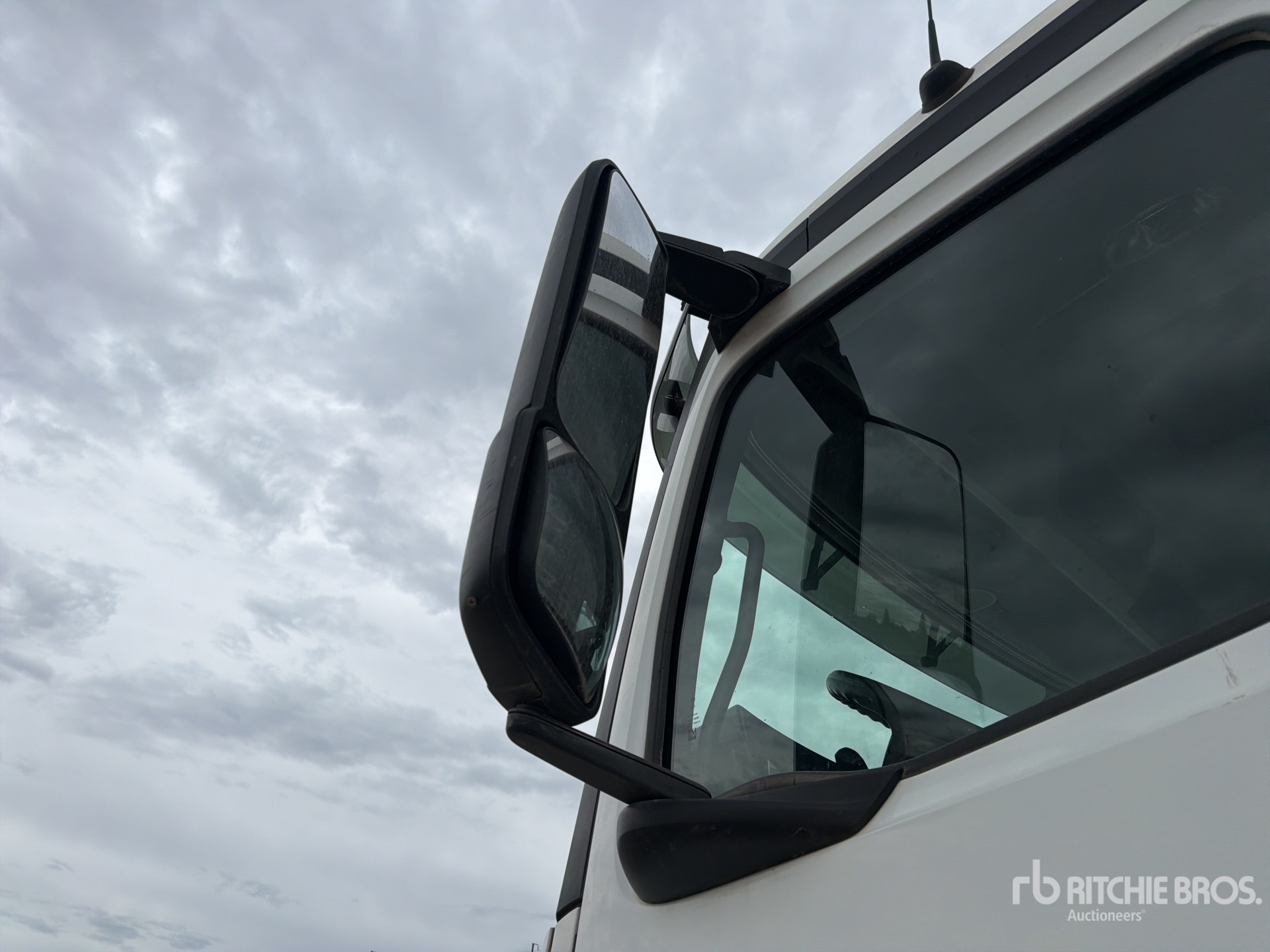 2019 Mercedes-Benz AROCS 2051