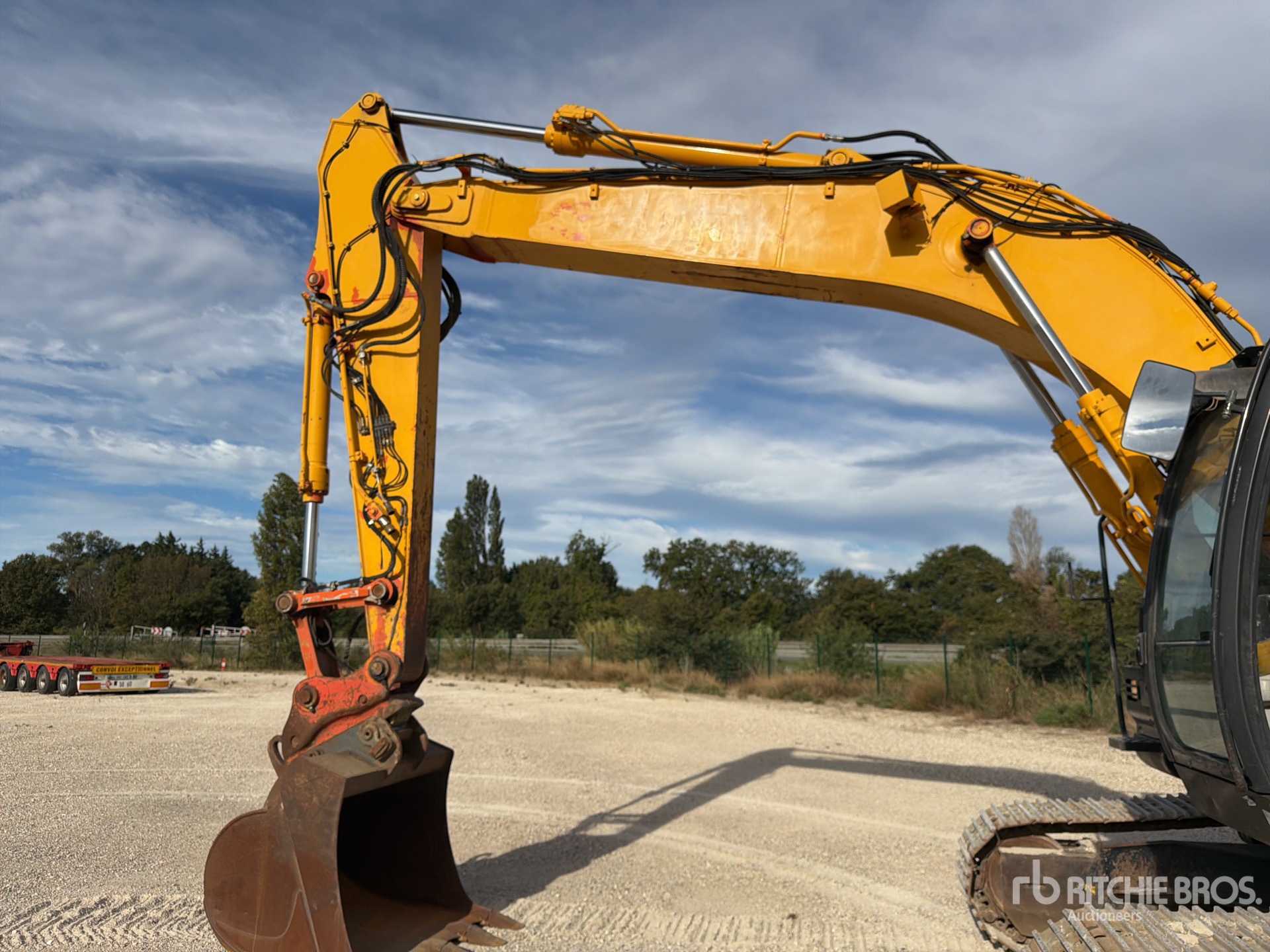 2015 Hitachi ZX225USLC-5B