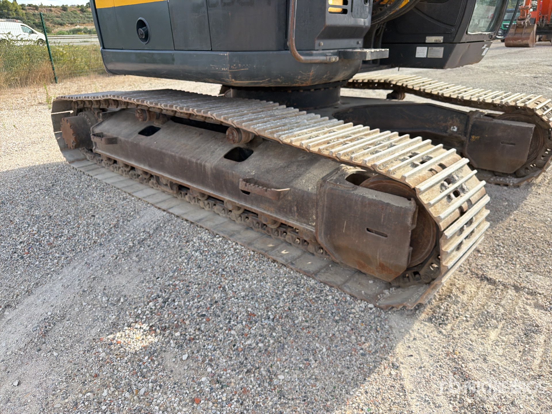 2015 Hitachi ZX225USLC-5B