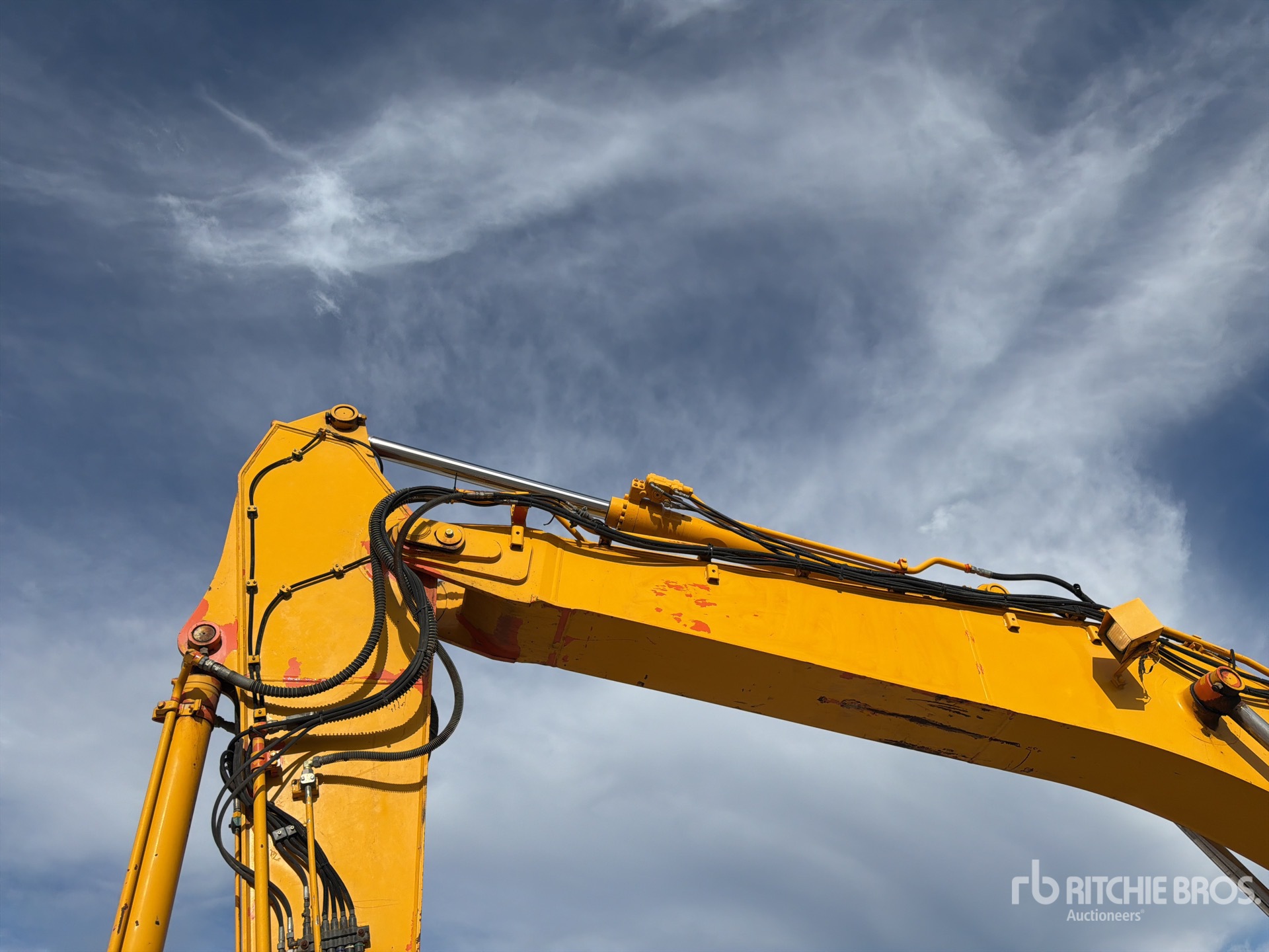 2015 Hitachi ZX225USLC-5B