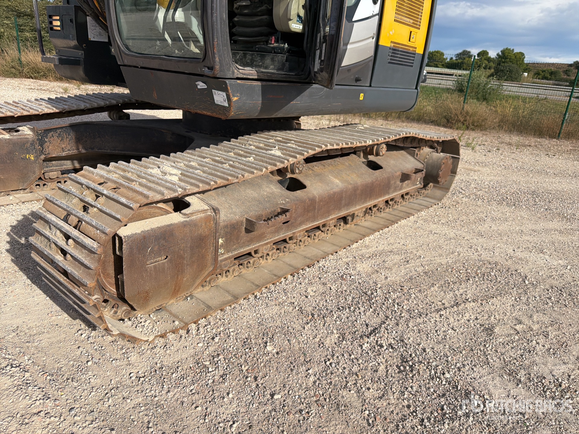 2015 Hitachi ZX225USLC-5B