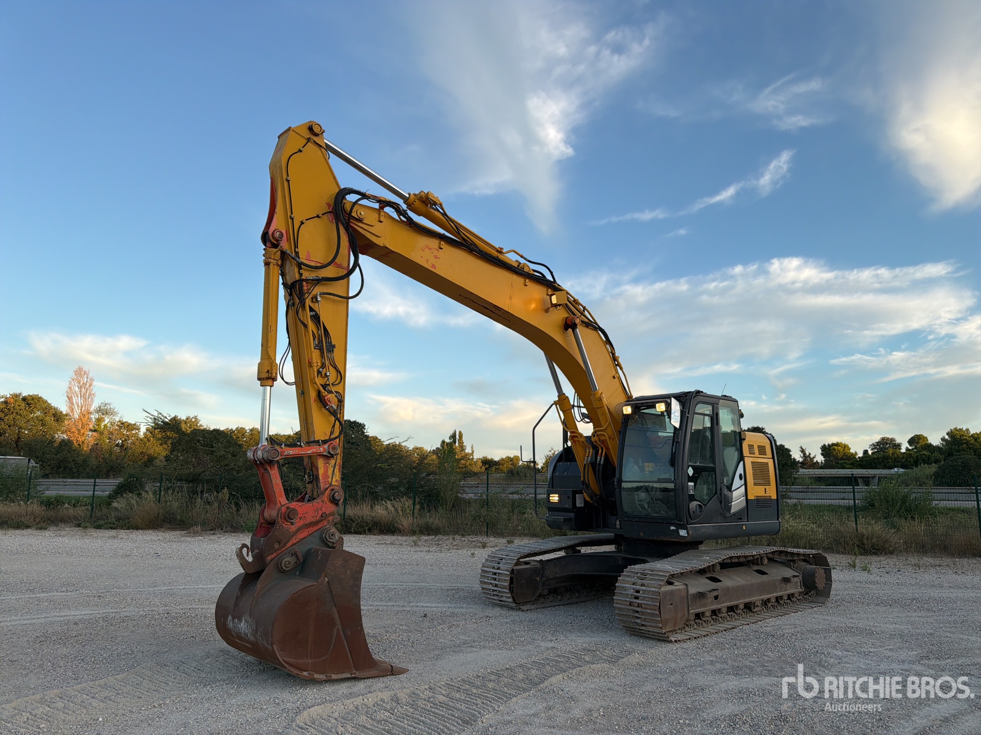 Photo of 2015 Hitachi ZX225USLC-5B