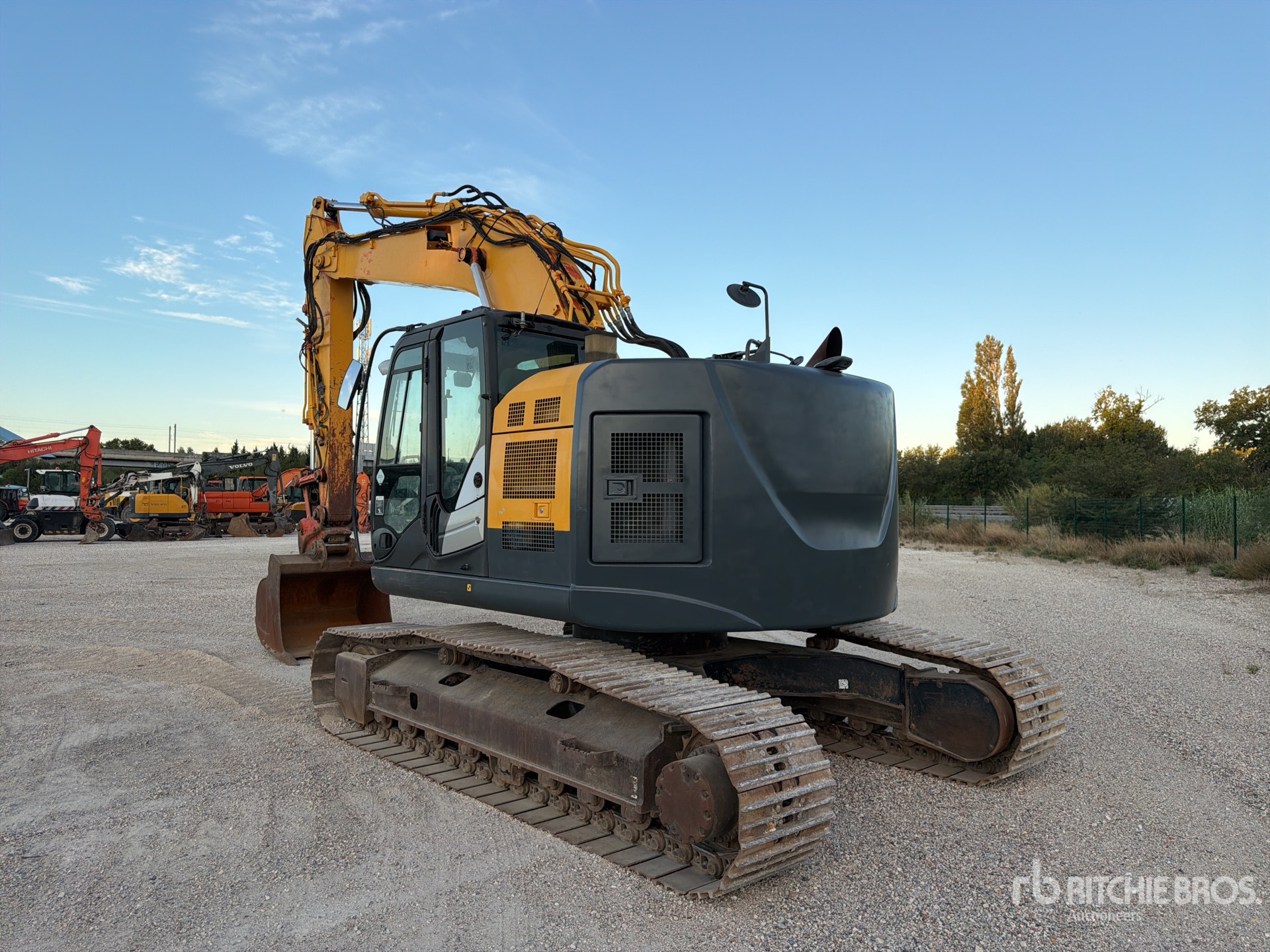 2015 Hitachi ZX225USLC-5B