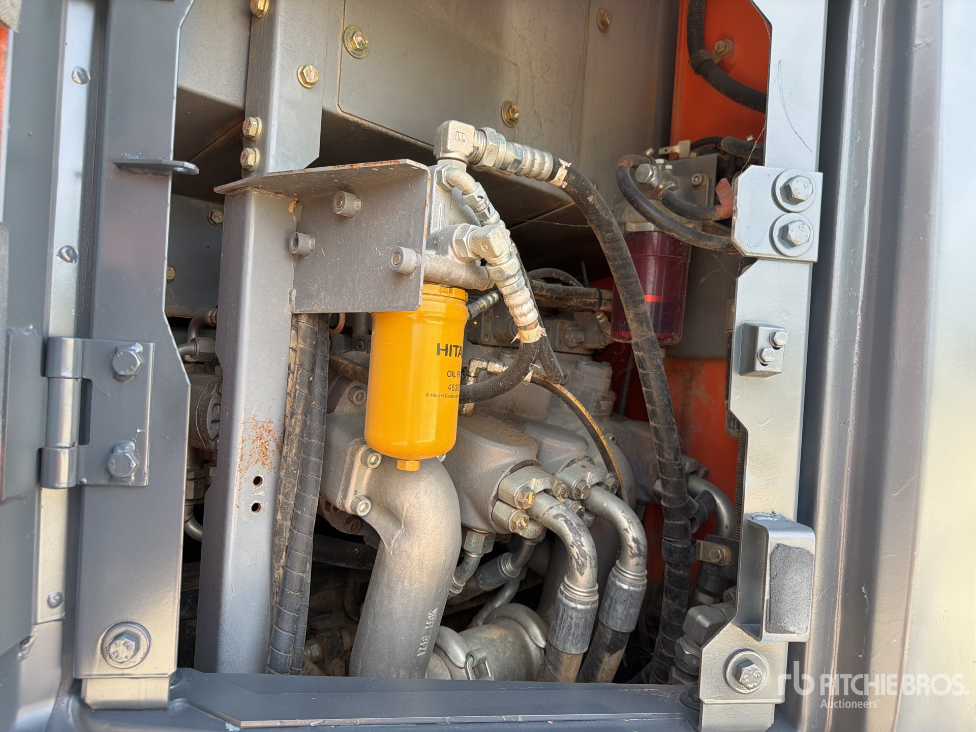 2015 Hitachi ZX225USLC-5B