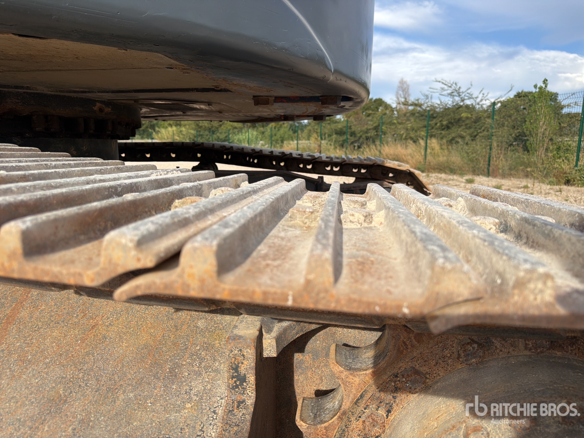 2015 Hitachi ZX225USLC-5B