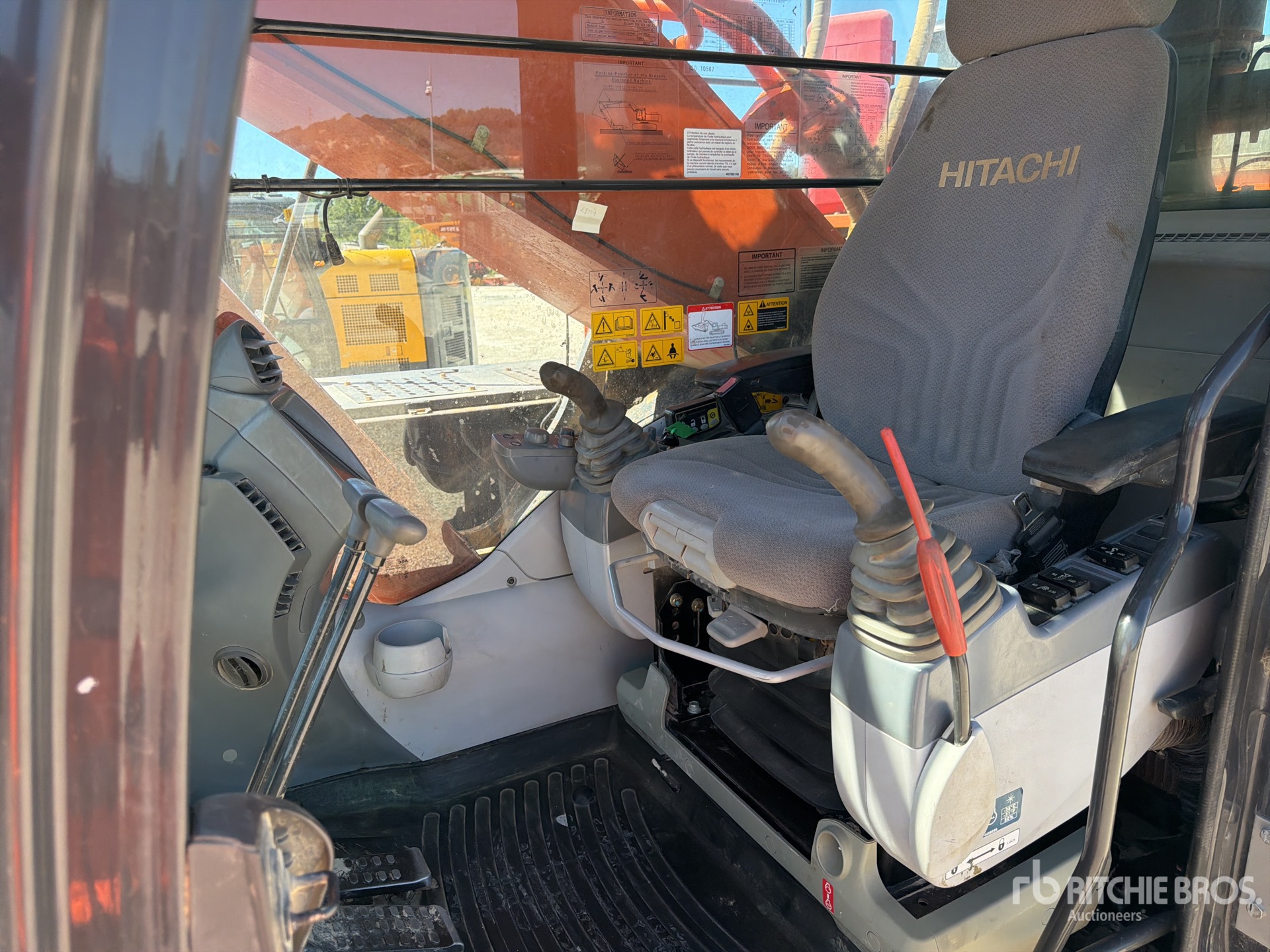 2015 Hitachi ZX470LCH-5B