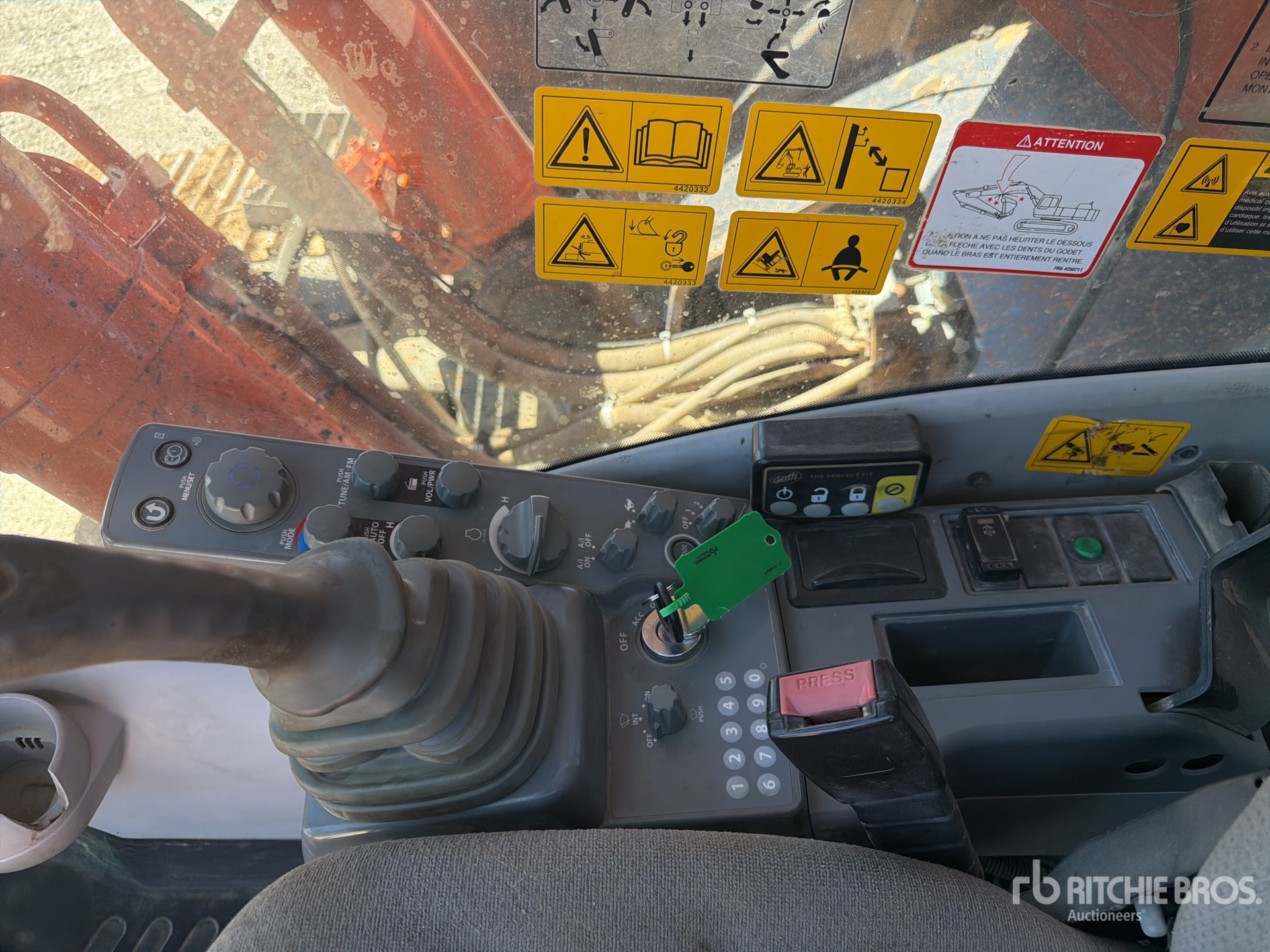 2015 Hitachi ZX470LCH-5B