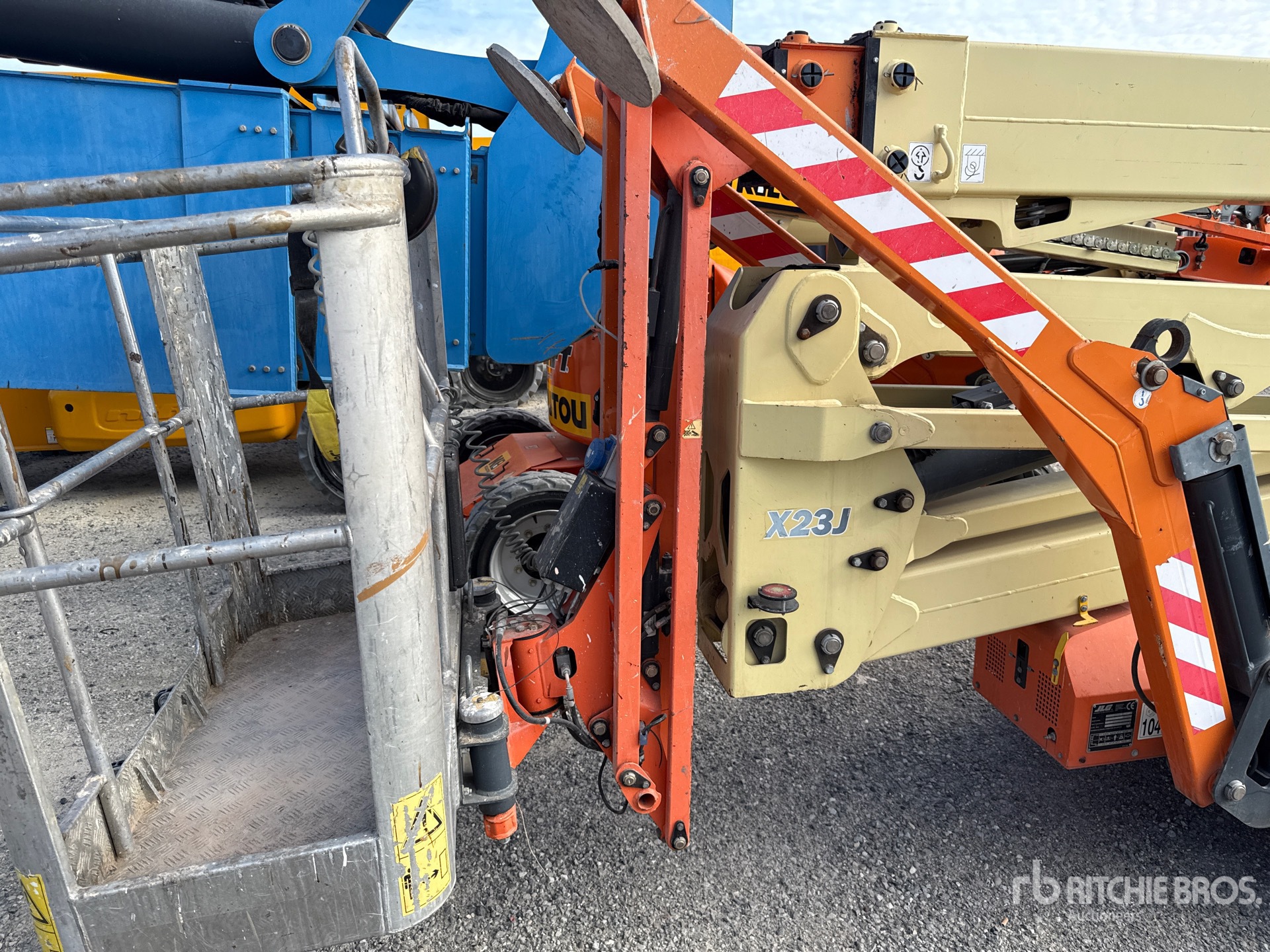2013 JLG X23J