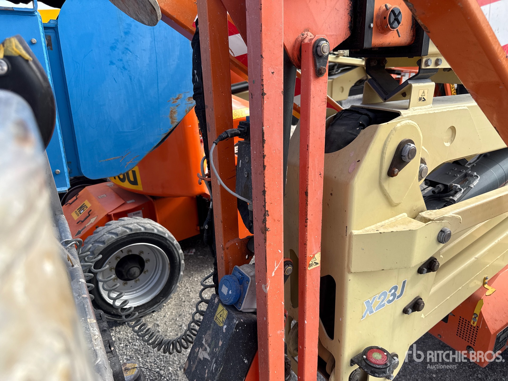 2013 JLG X23J