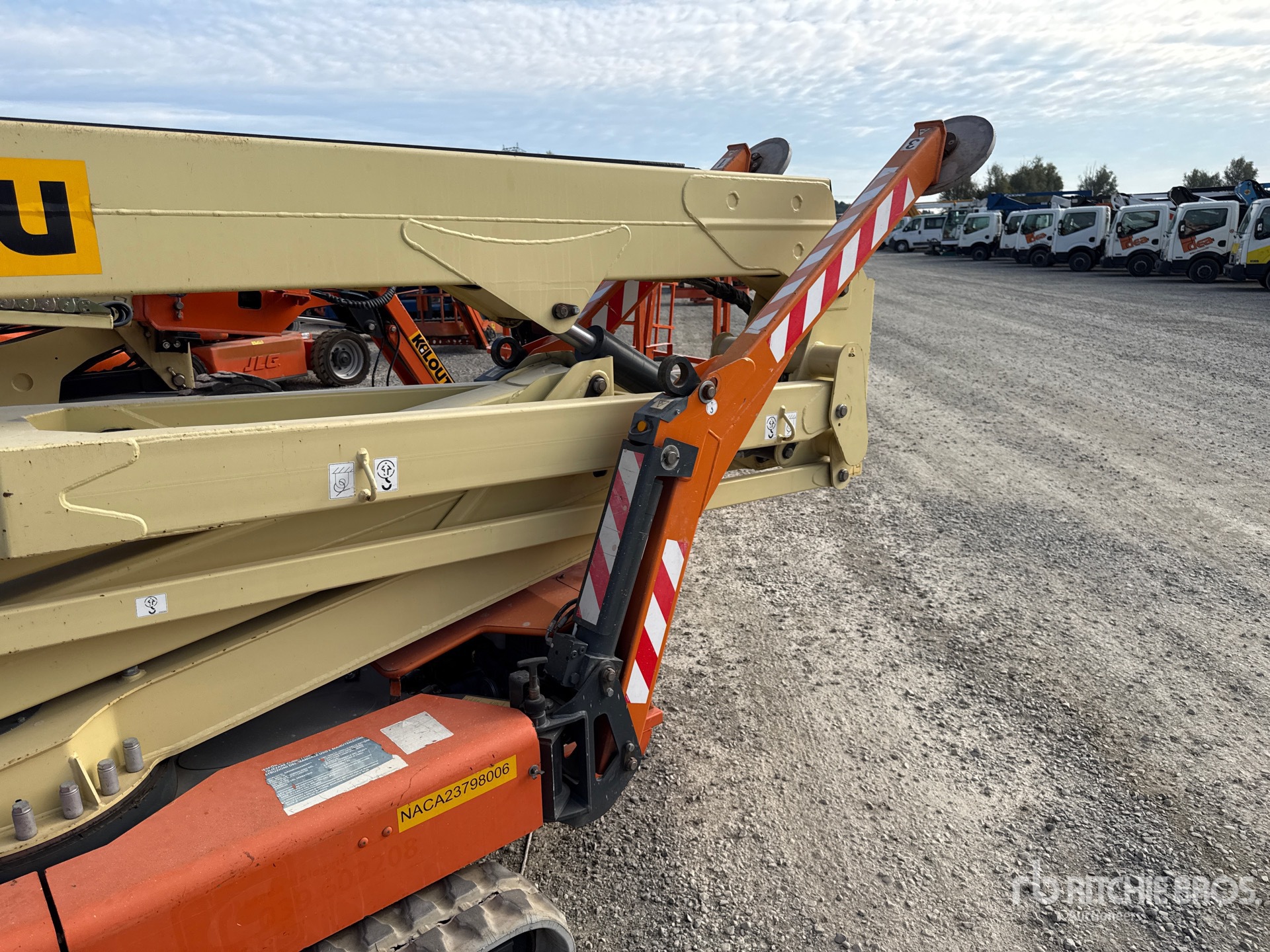 2013 JLG X23J