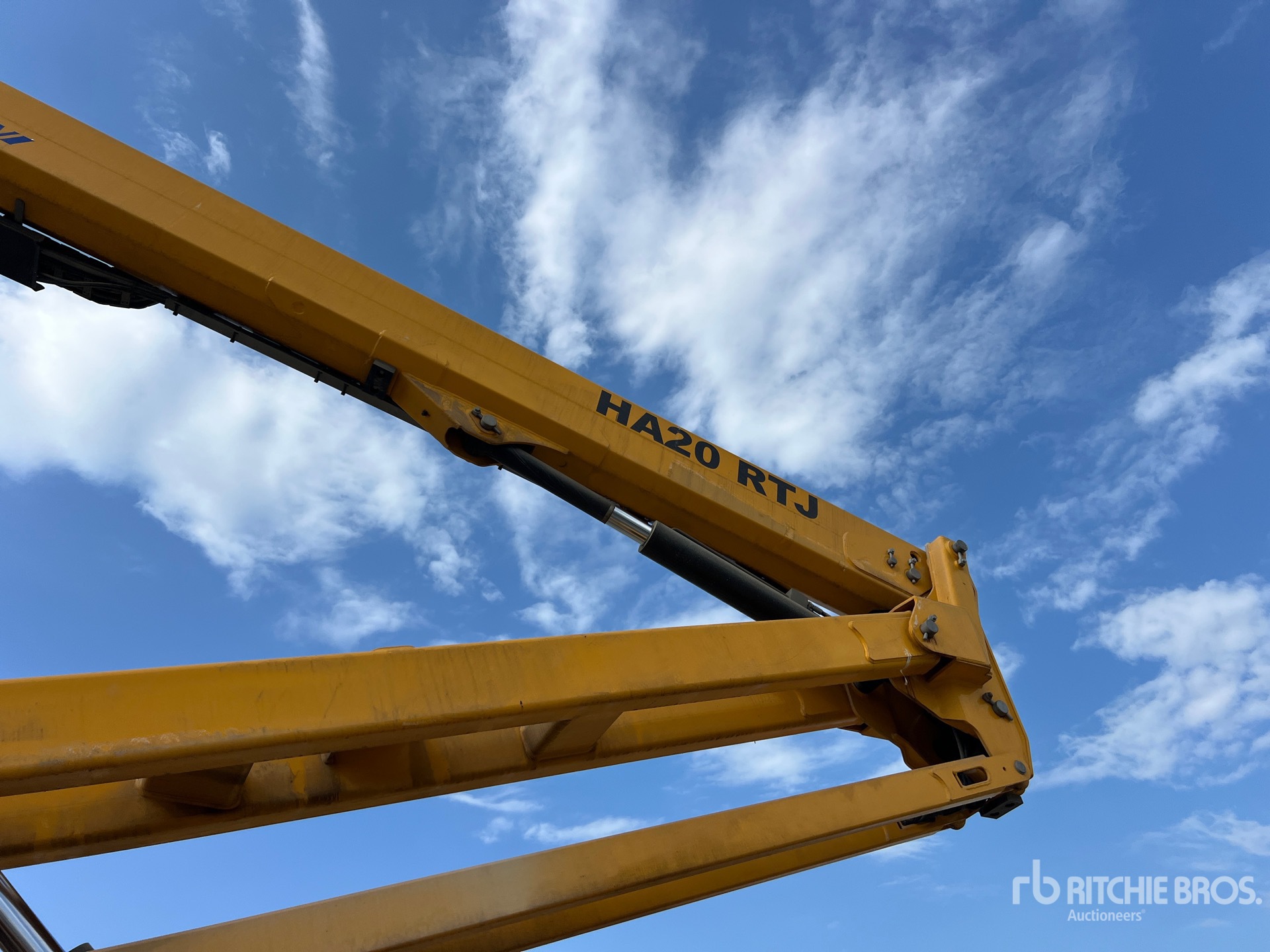2019 Haulotte HA20RTJ