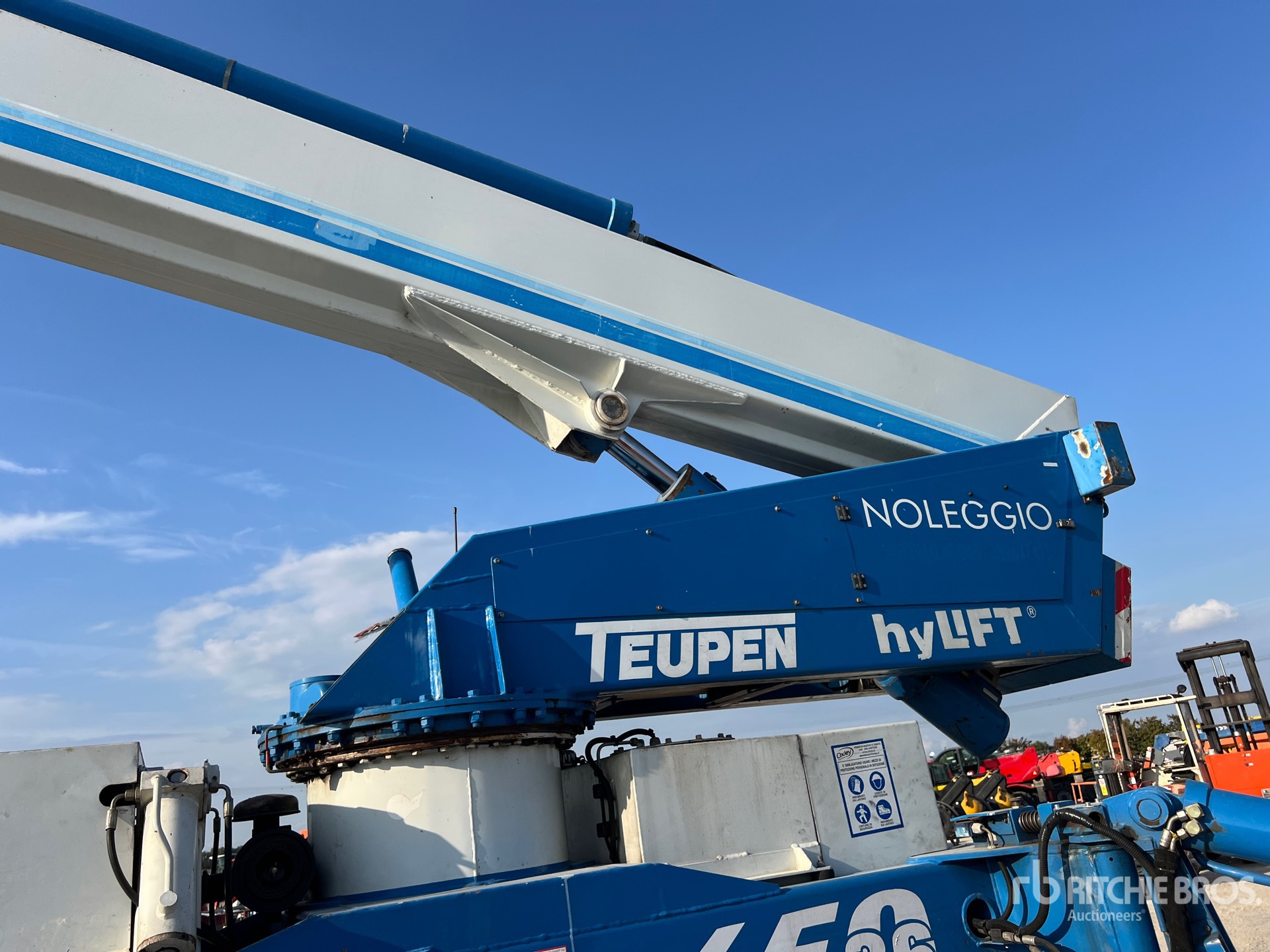 2001 Teupen LEO 36 H