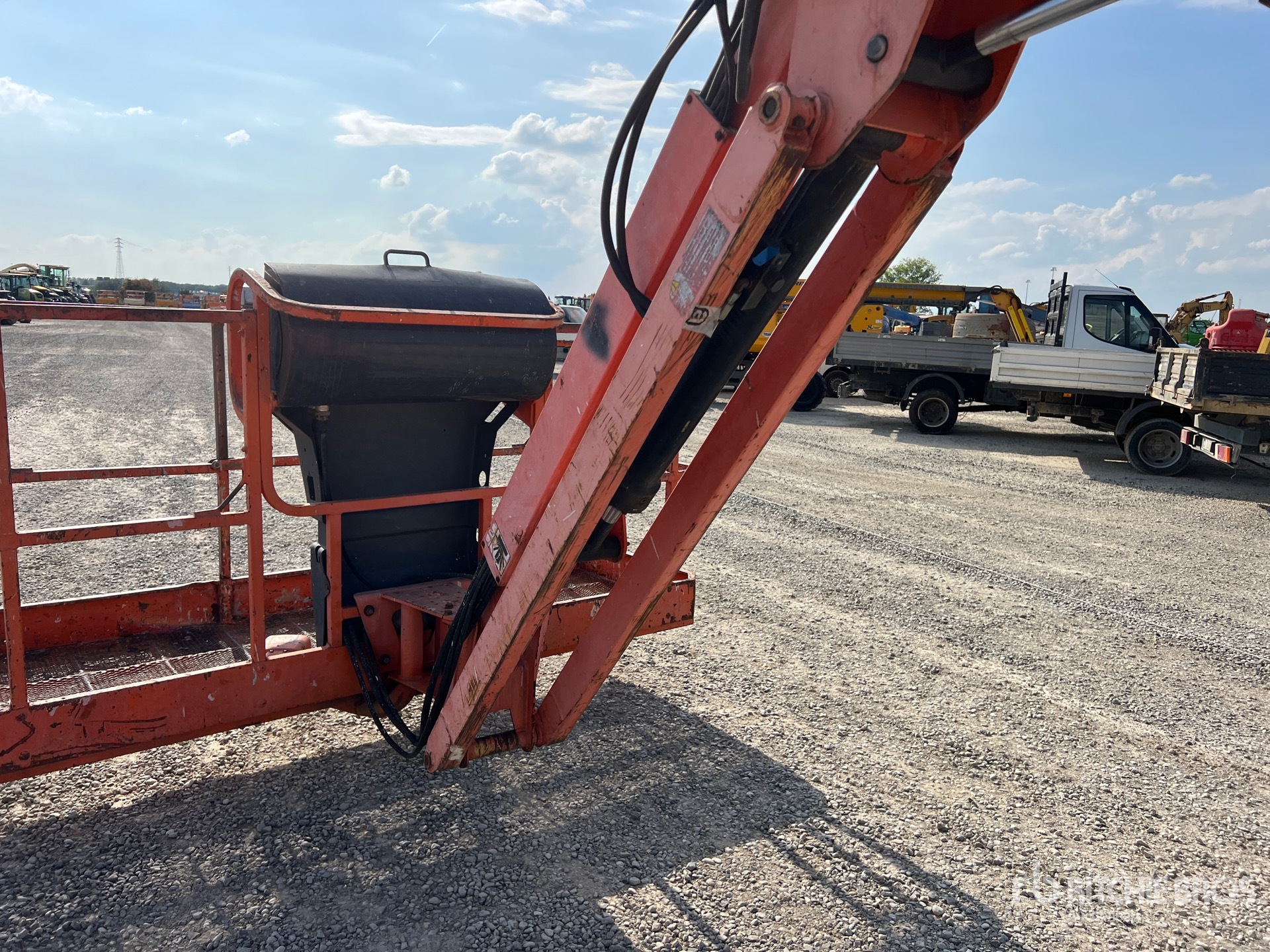2001 JLG 660SJ
