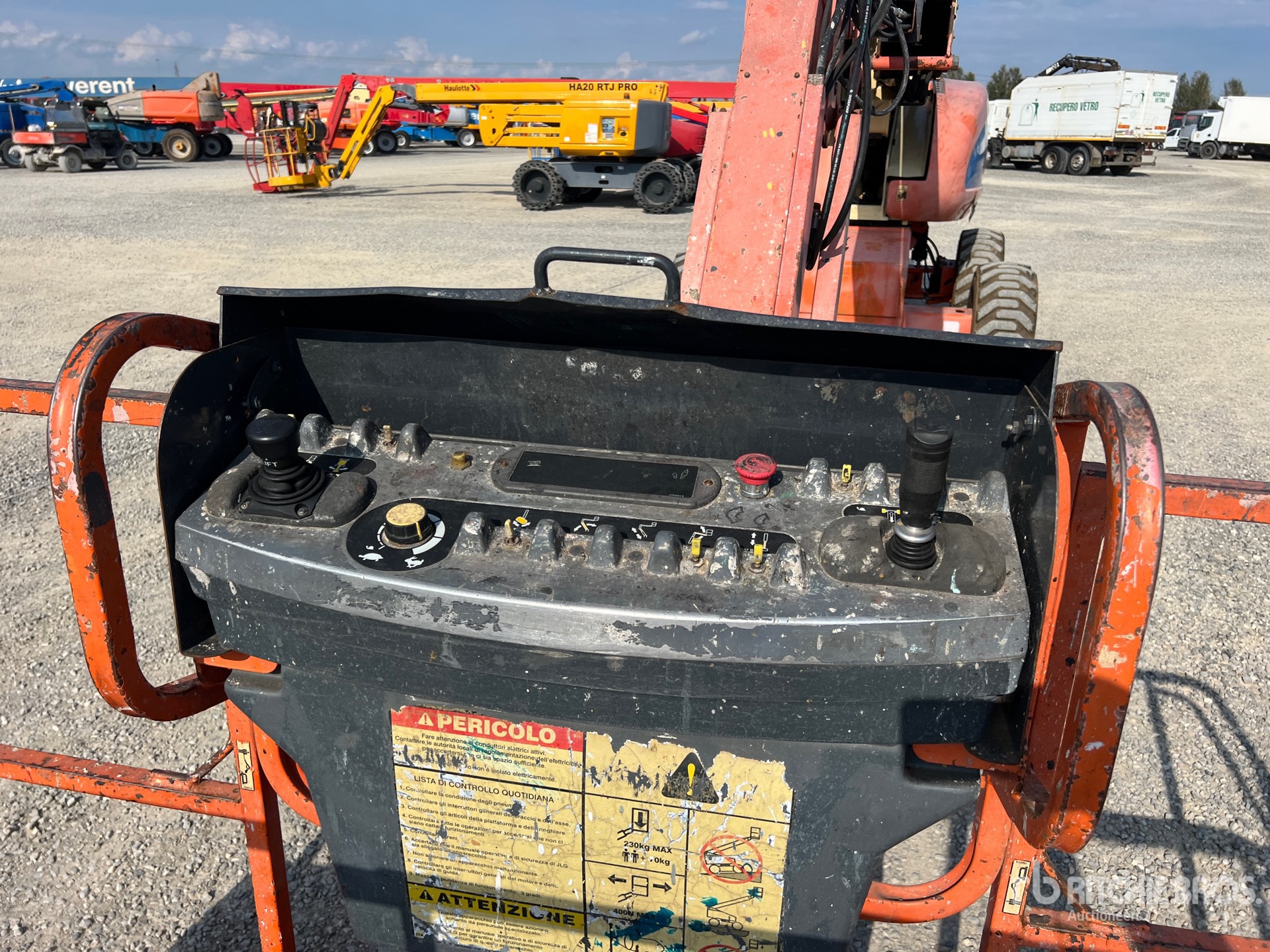 2001 JLG 660SJ