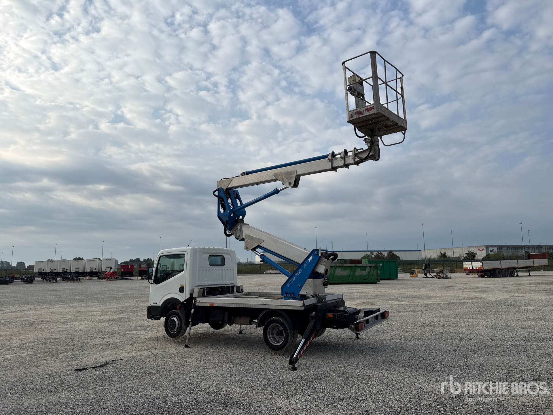 2007 Nissan CABSTAR 35 - 11
