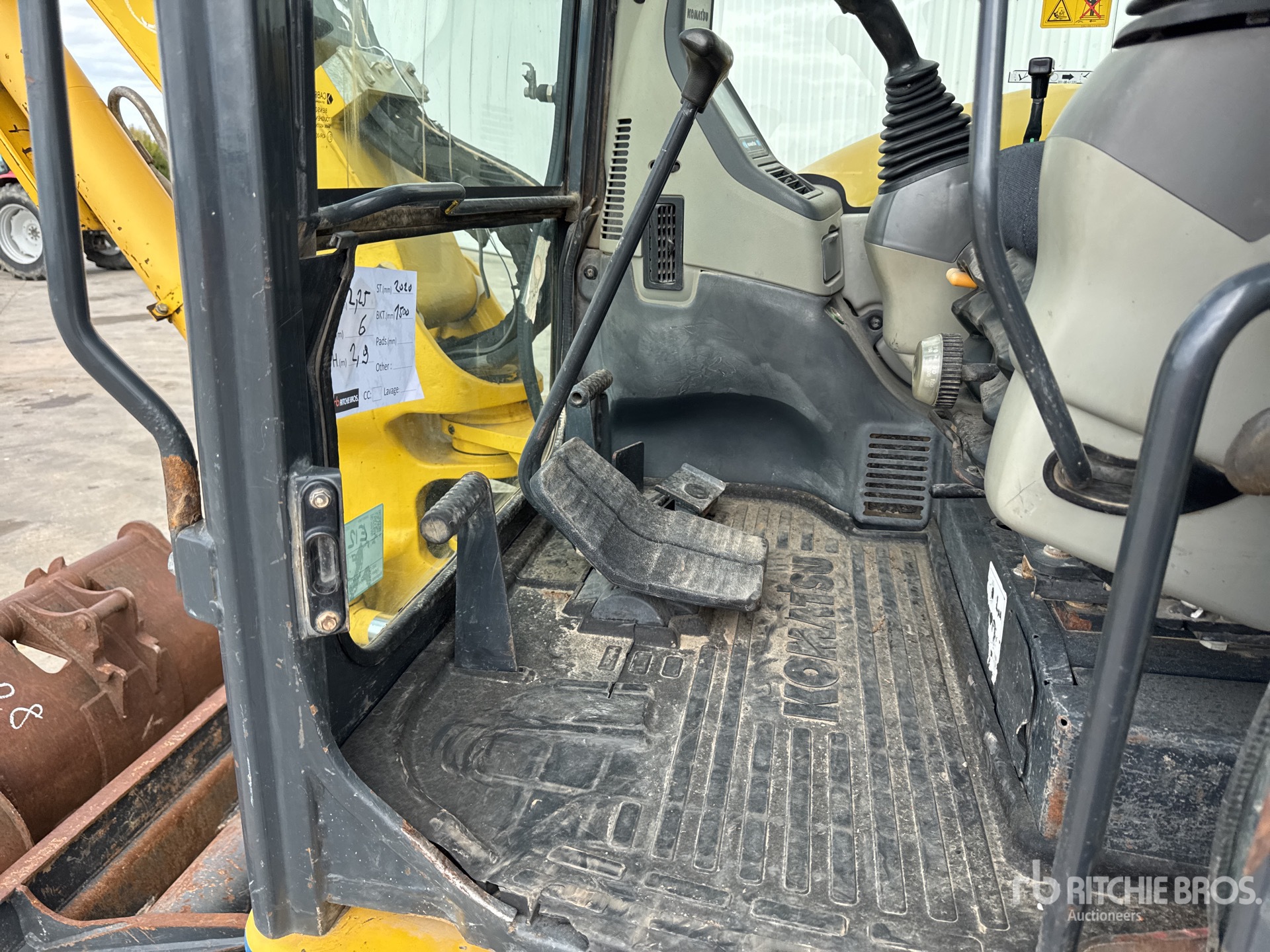 2014 Komatsu PC80MR-3