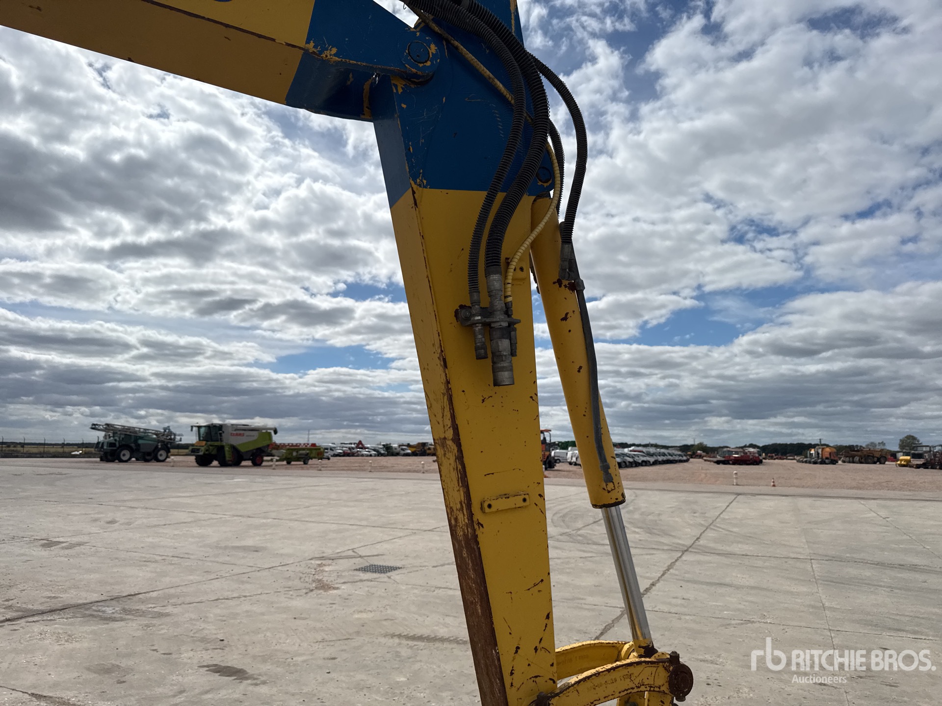 2014 Komatsu PC80MR-3