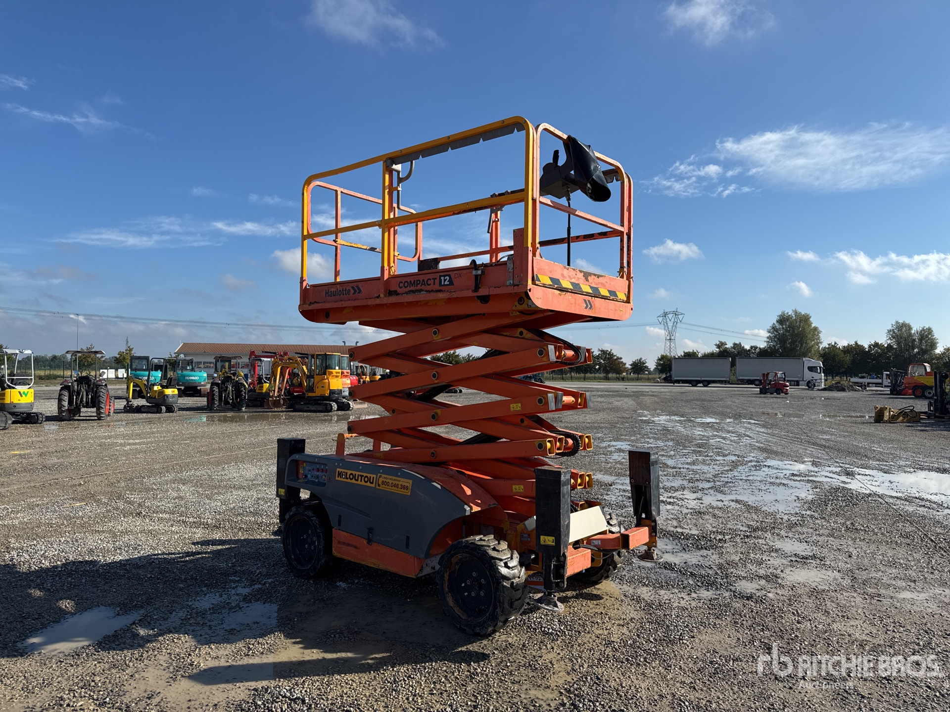 2012 Haulotte COMPACT12DX